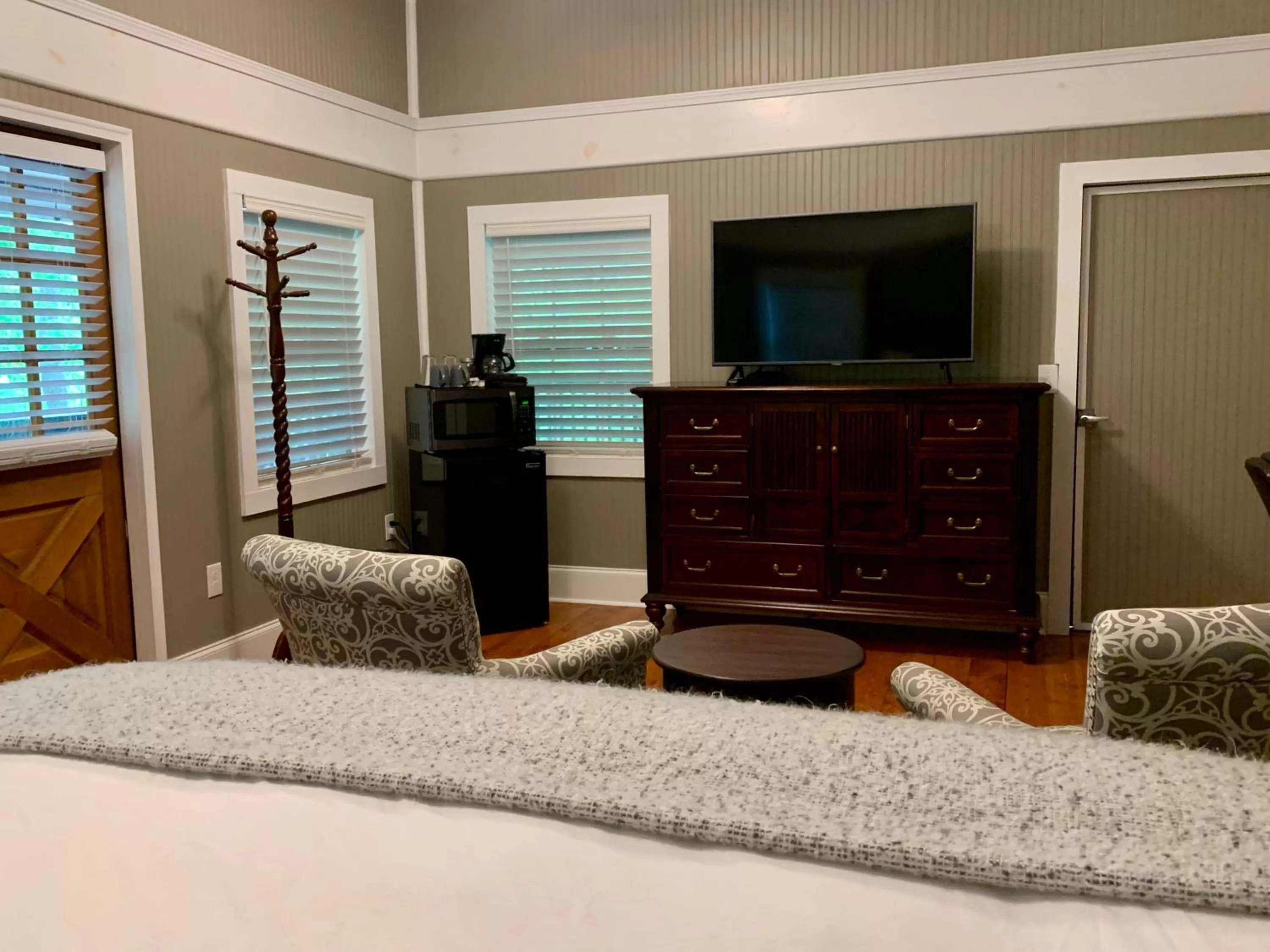 TV and multimedia, TV/Entertainment Center in Barefoot Hills