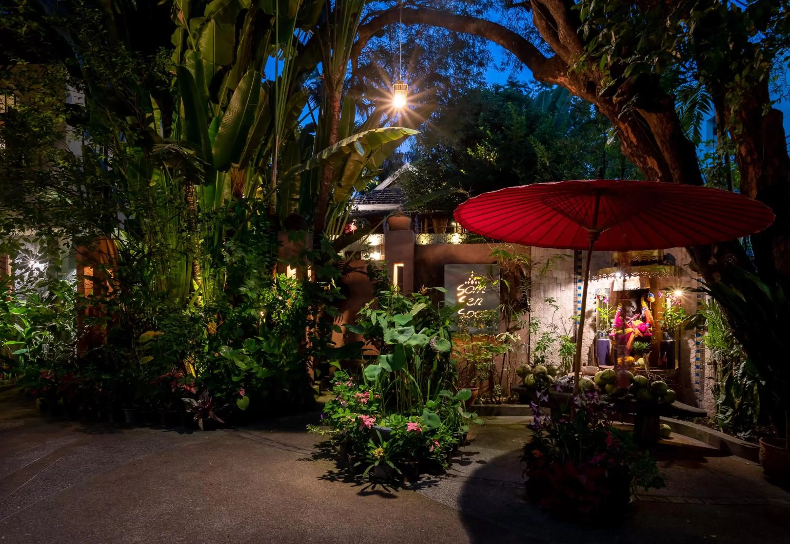 Garden in Ariyasom Villa