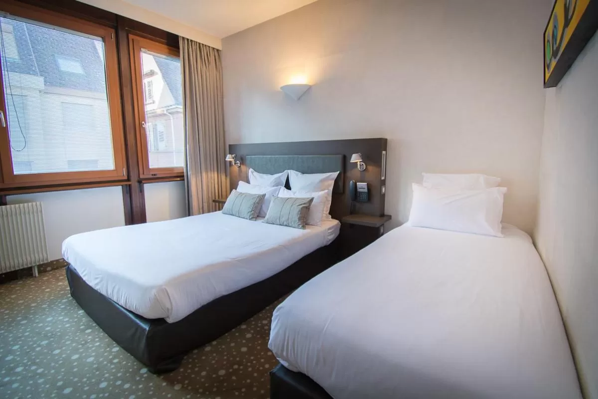 Photo of the whole room, Bed in Hôtel Restaurant Vaillant Colmar Nord