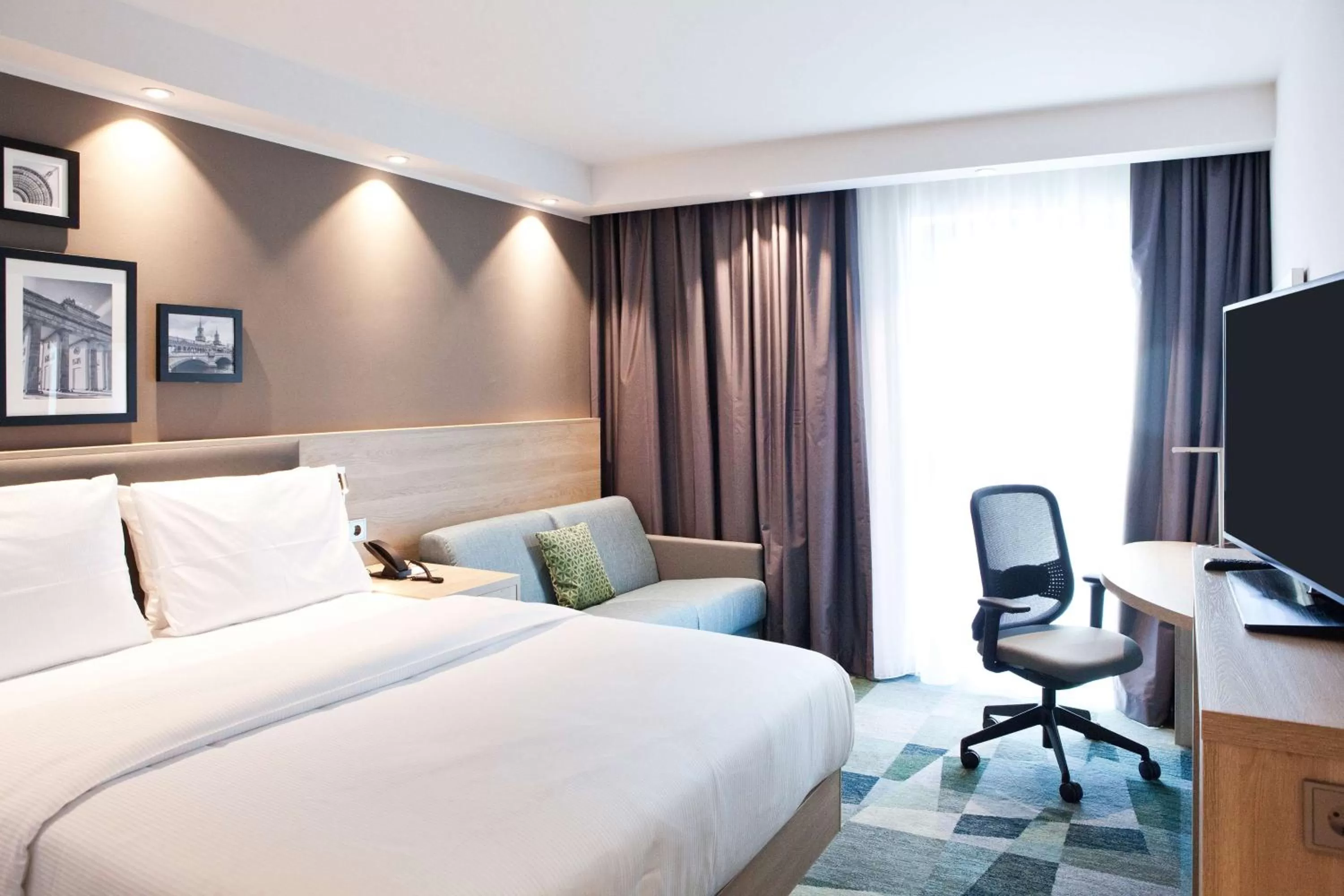 Bed in Hampton By Hilton Berlin City East Side Gallery