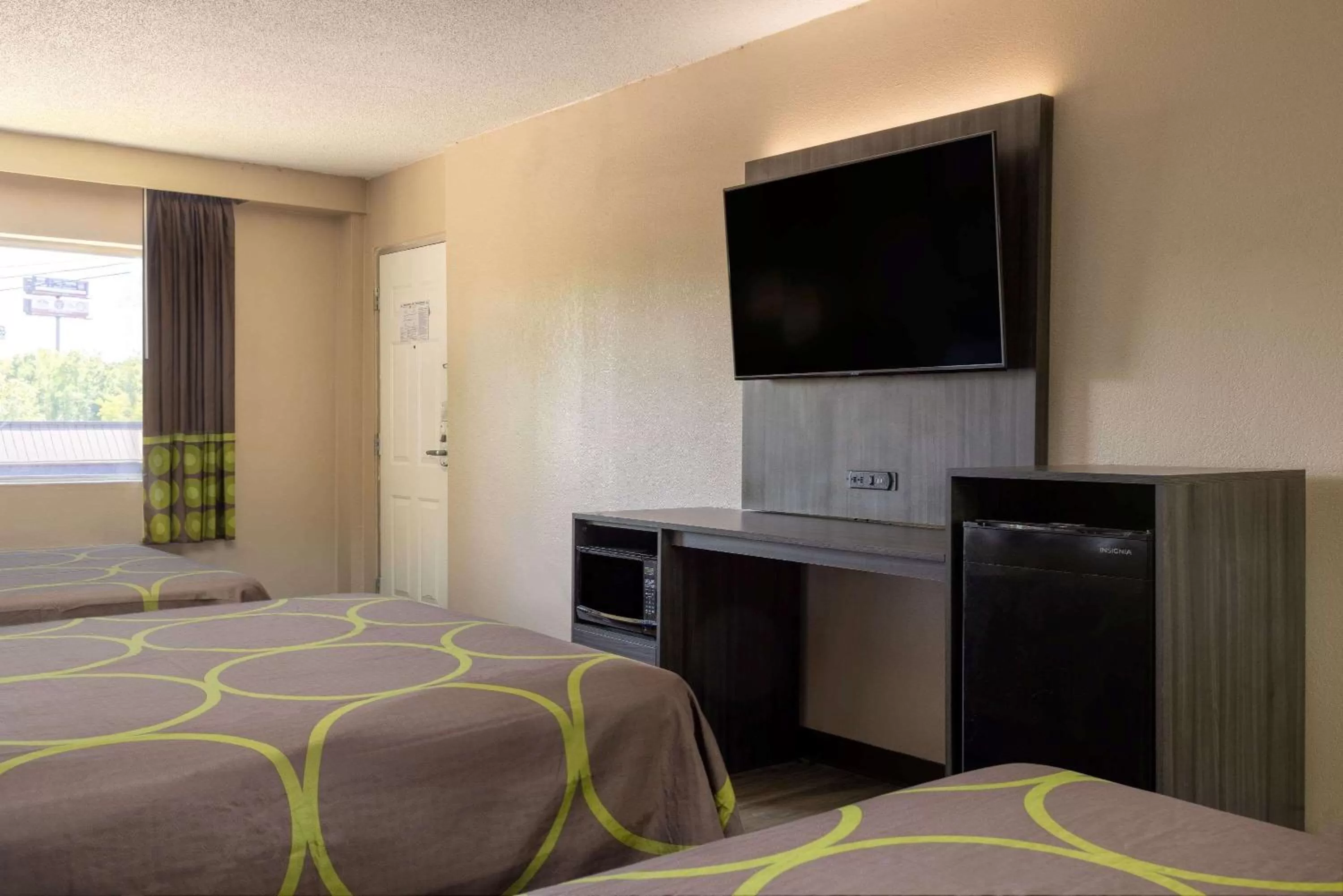 Photo of the whole room, Bed in Super 8 by Wyndham McDonough GA