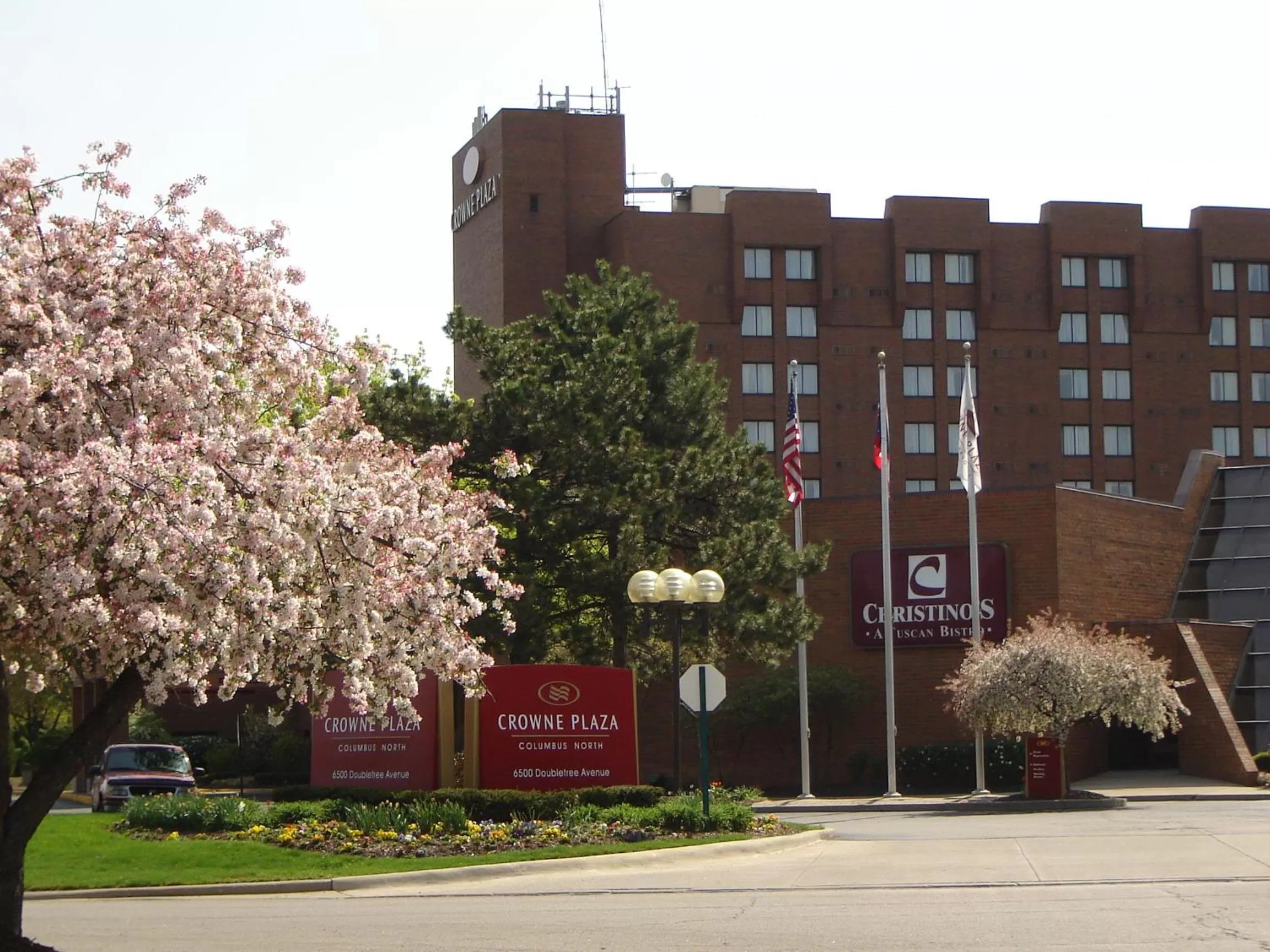 Property building in Crowne Plaza Columbus North - Worthington by IHG