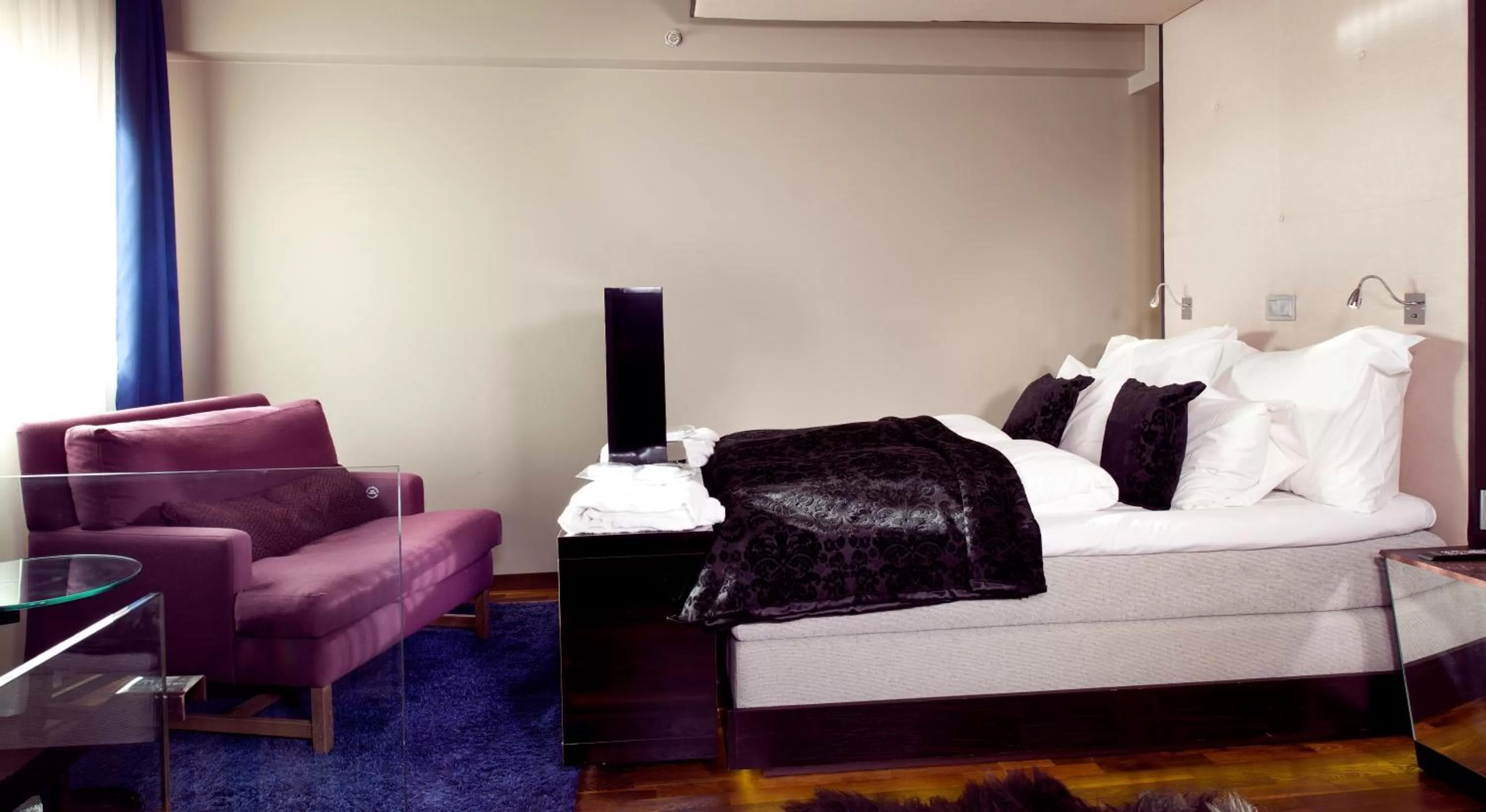 Bedroom, Bed in Home Hotel Folketeateret