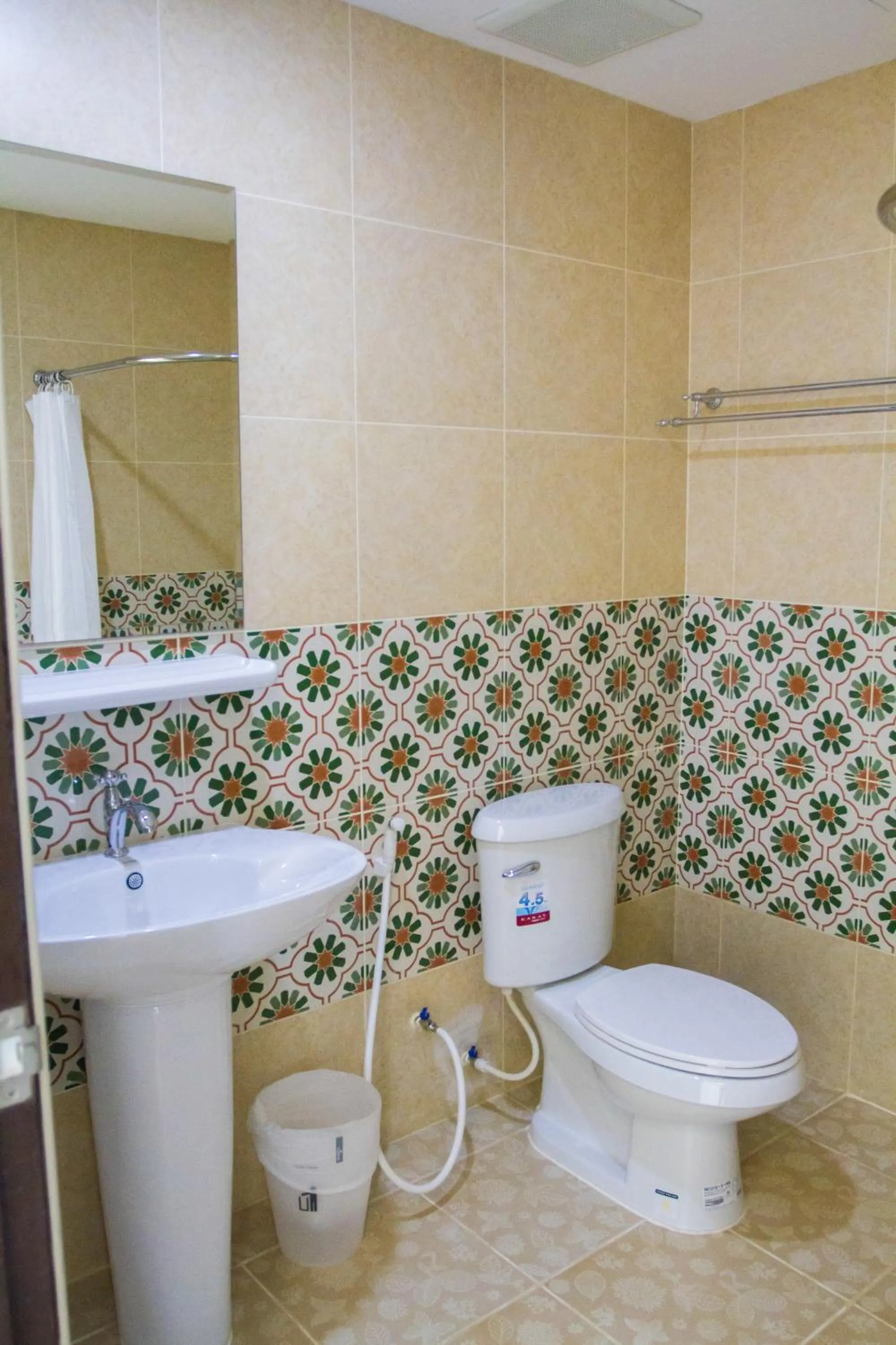 Bathroom in Le Hua Hotel