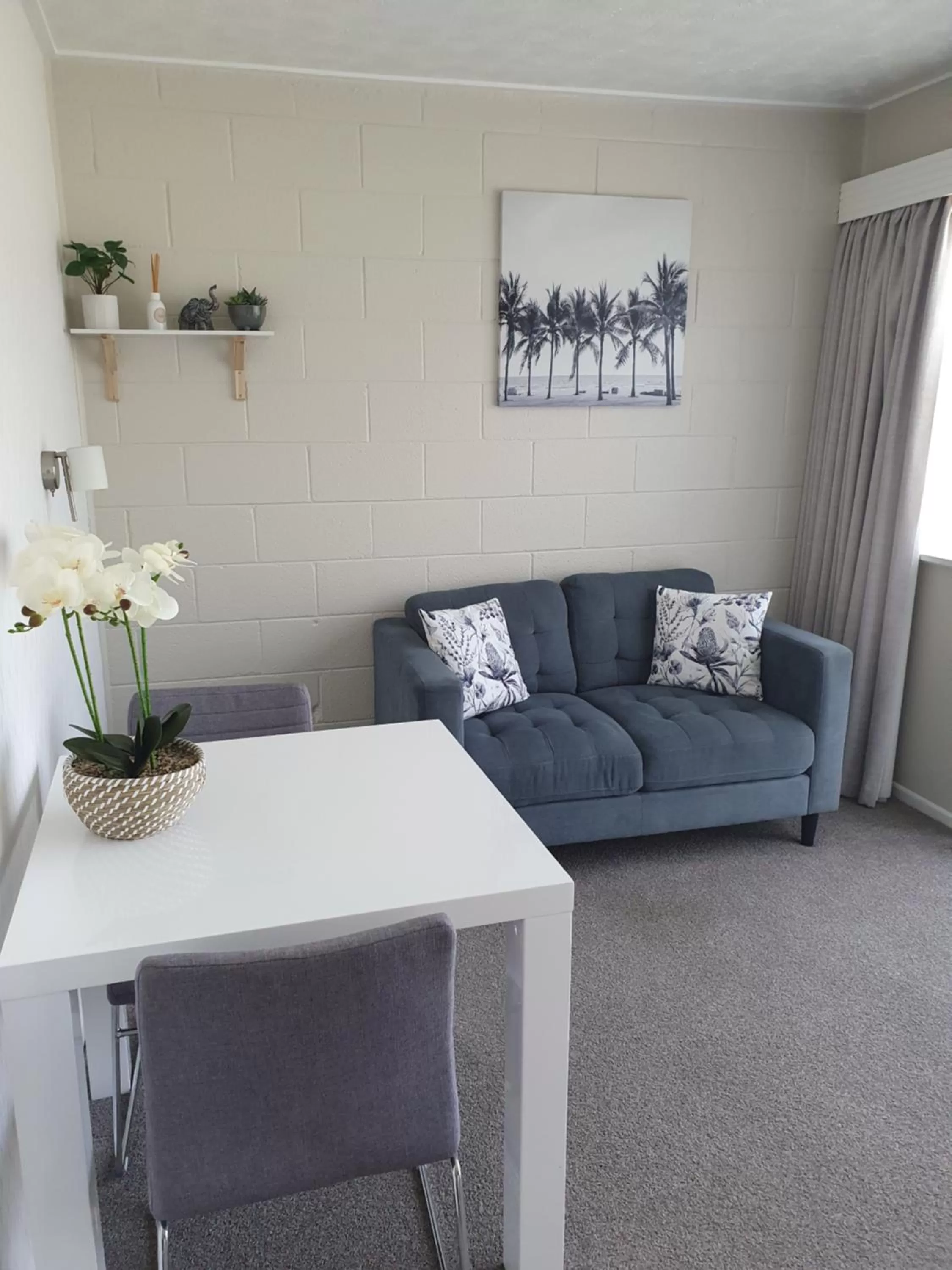 Living room, Seating Area in Gardner Court Motel
