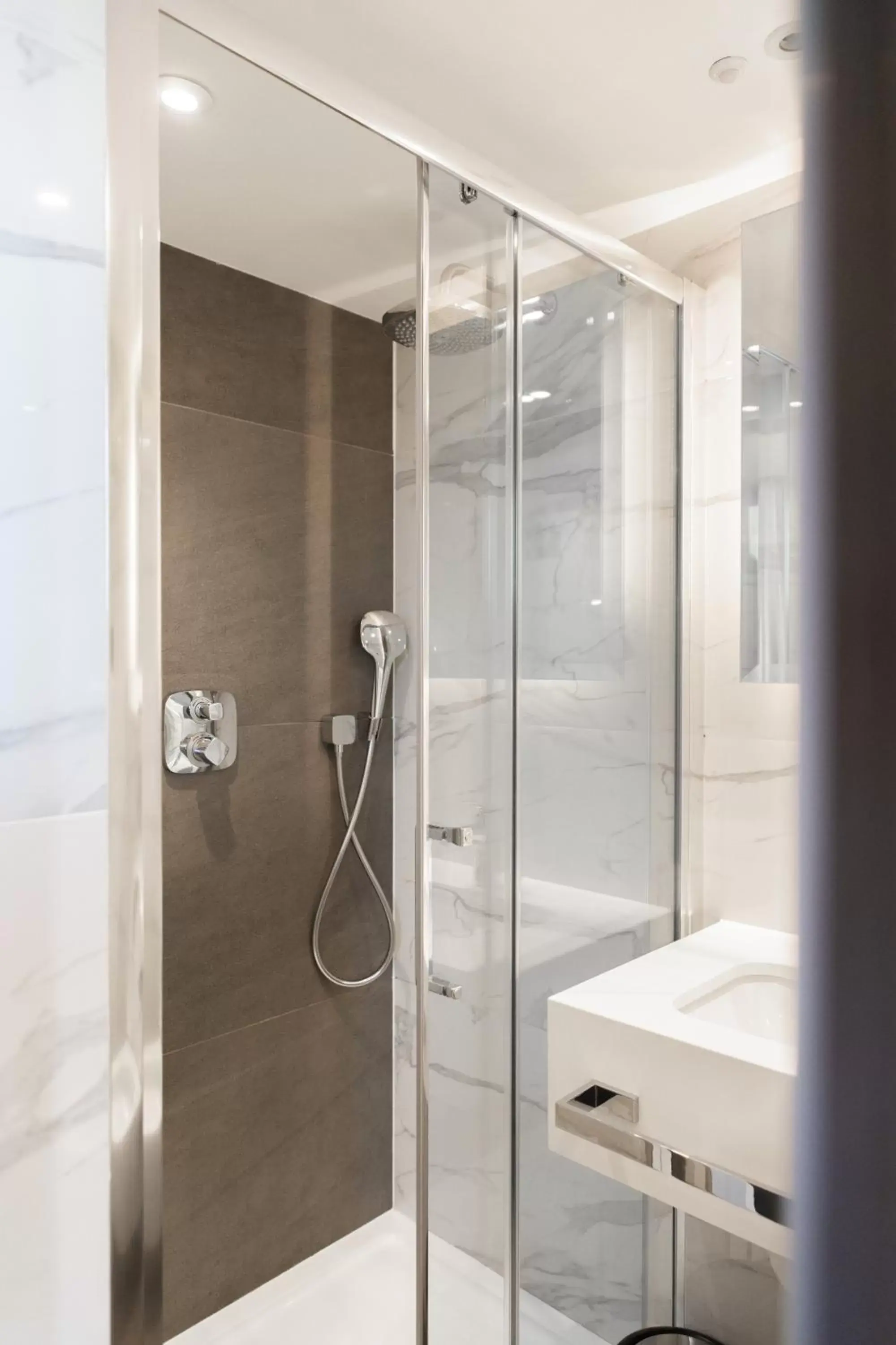 Deluxe Double Room with Extra Bed in Merit Kensington Hotel Deluxe Double Room with Extra Bed in Merit Kensington Hotel