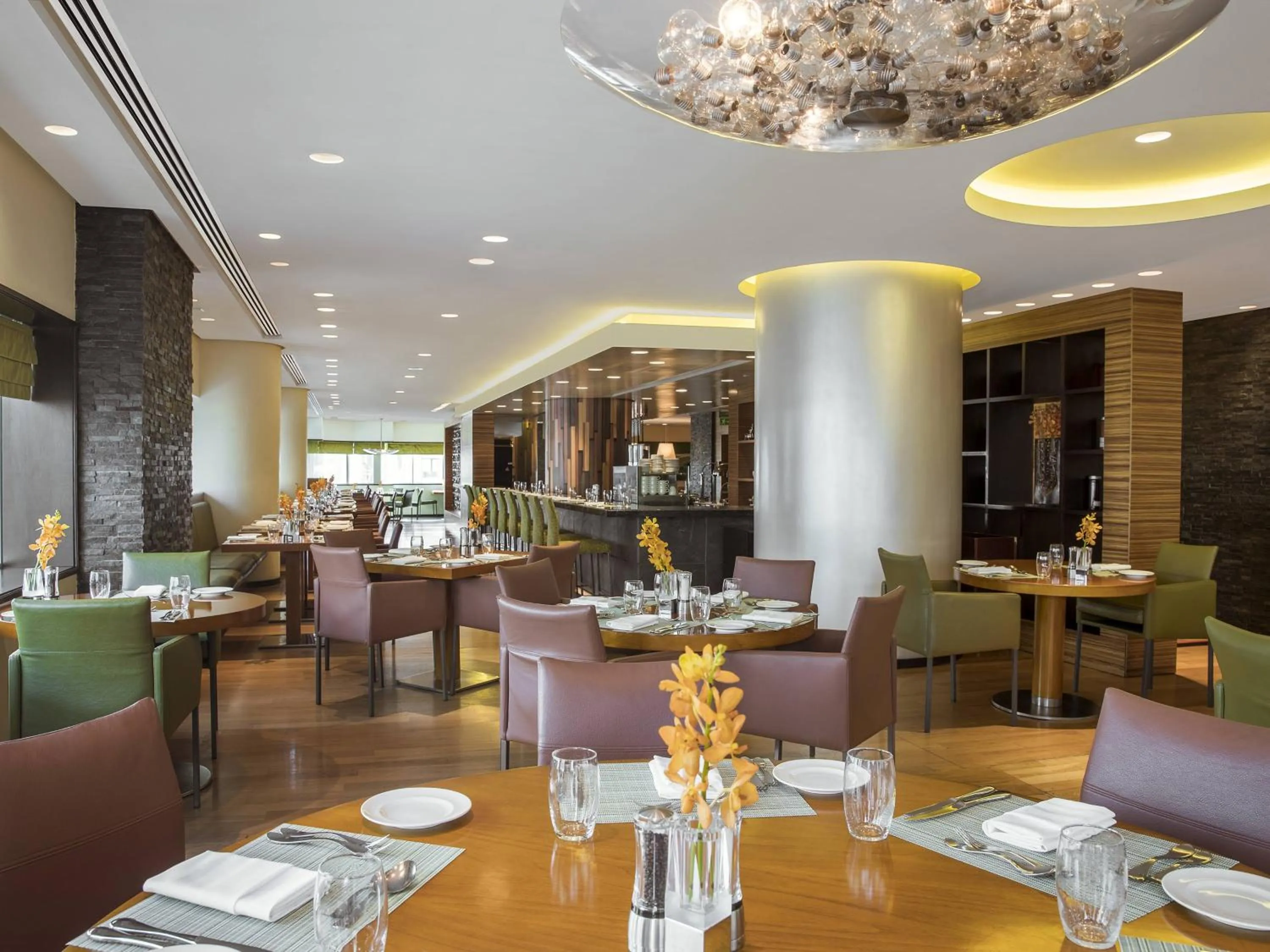 Restaurant/places to eat in Towers Rotana - Dubai