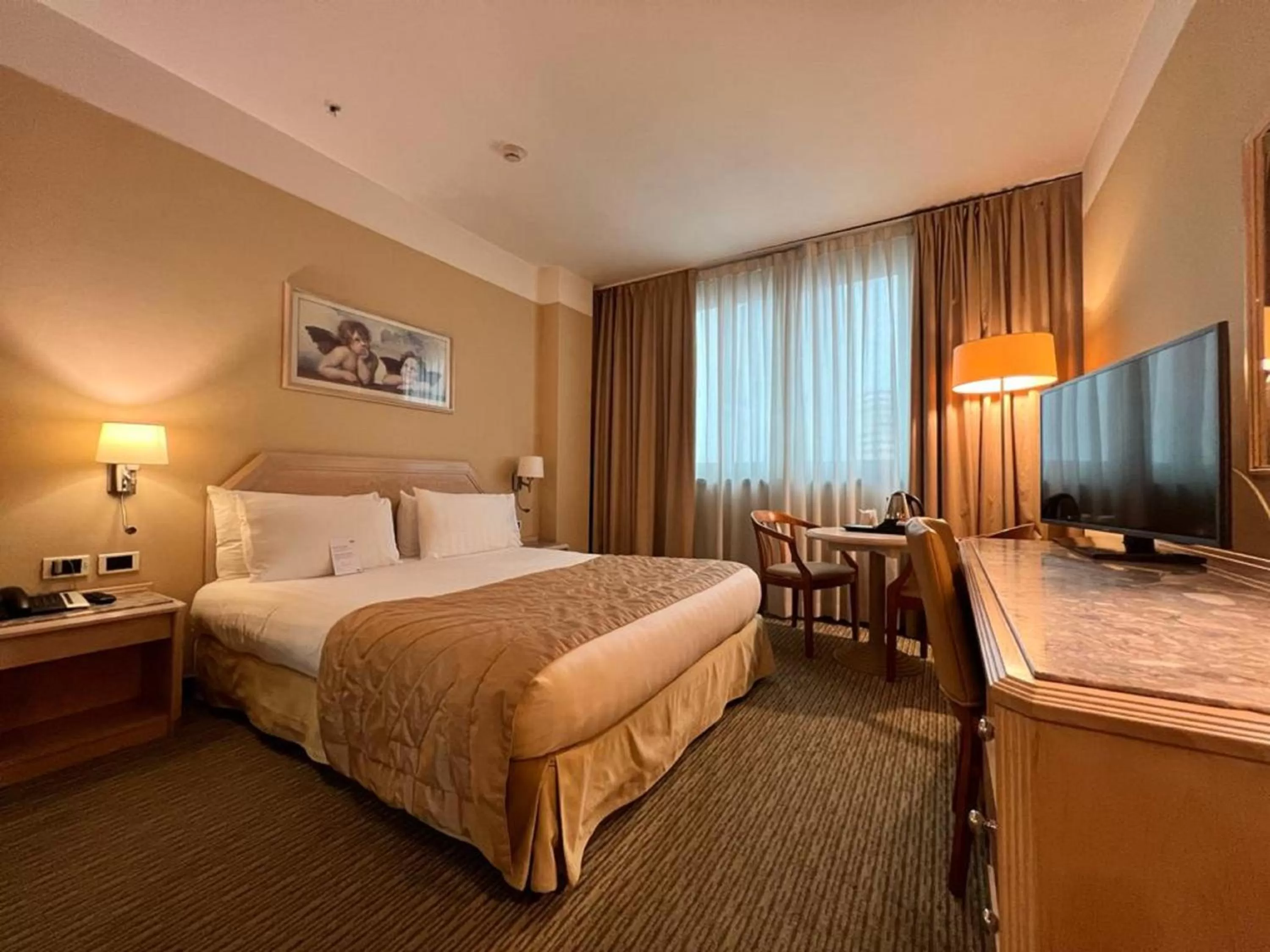 Bed in Holiday Inn Naples by IHG