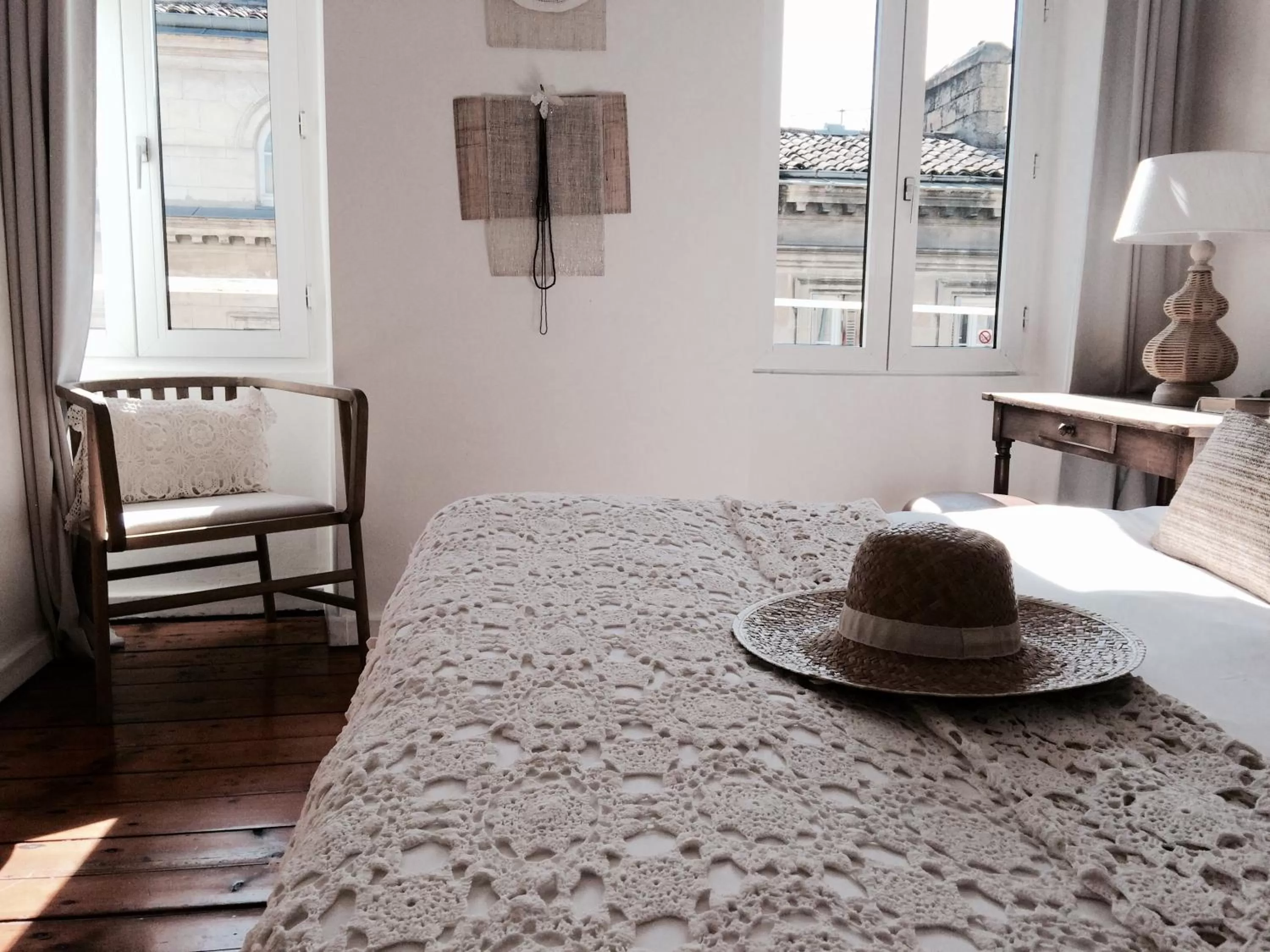 Upstairs - Superior Double Room in Maison du Lierre Bordeaux Centre ville