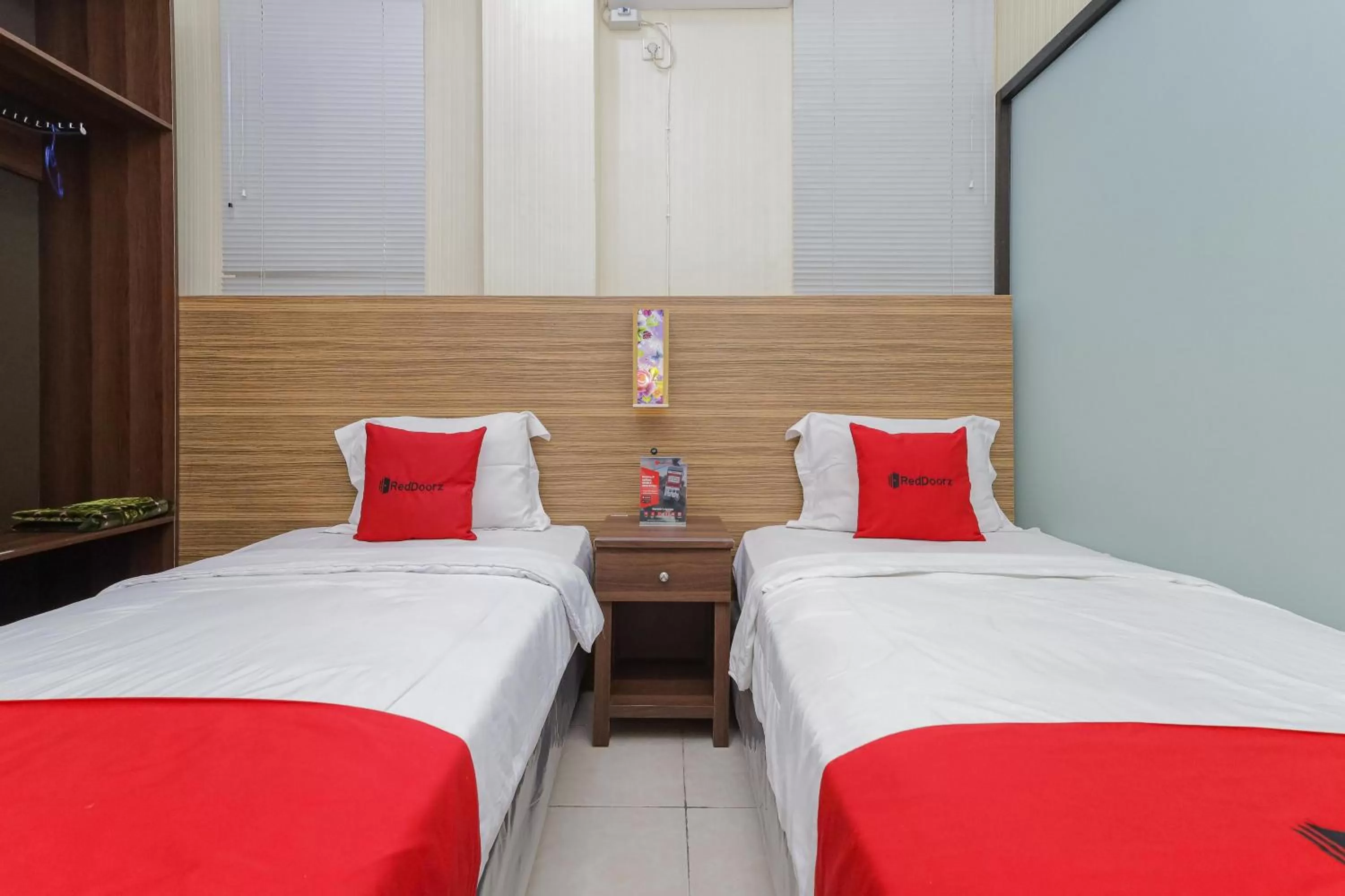 Bedroom, Bed in RedDoorz Syariah @ Klojen Malang