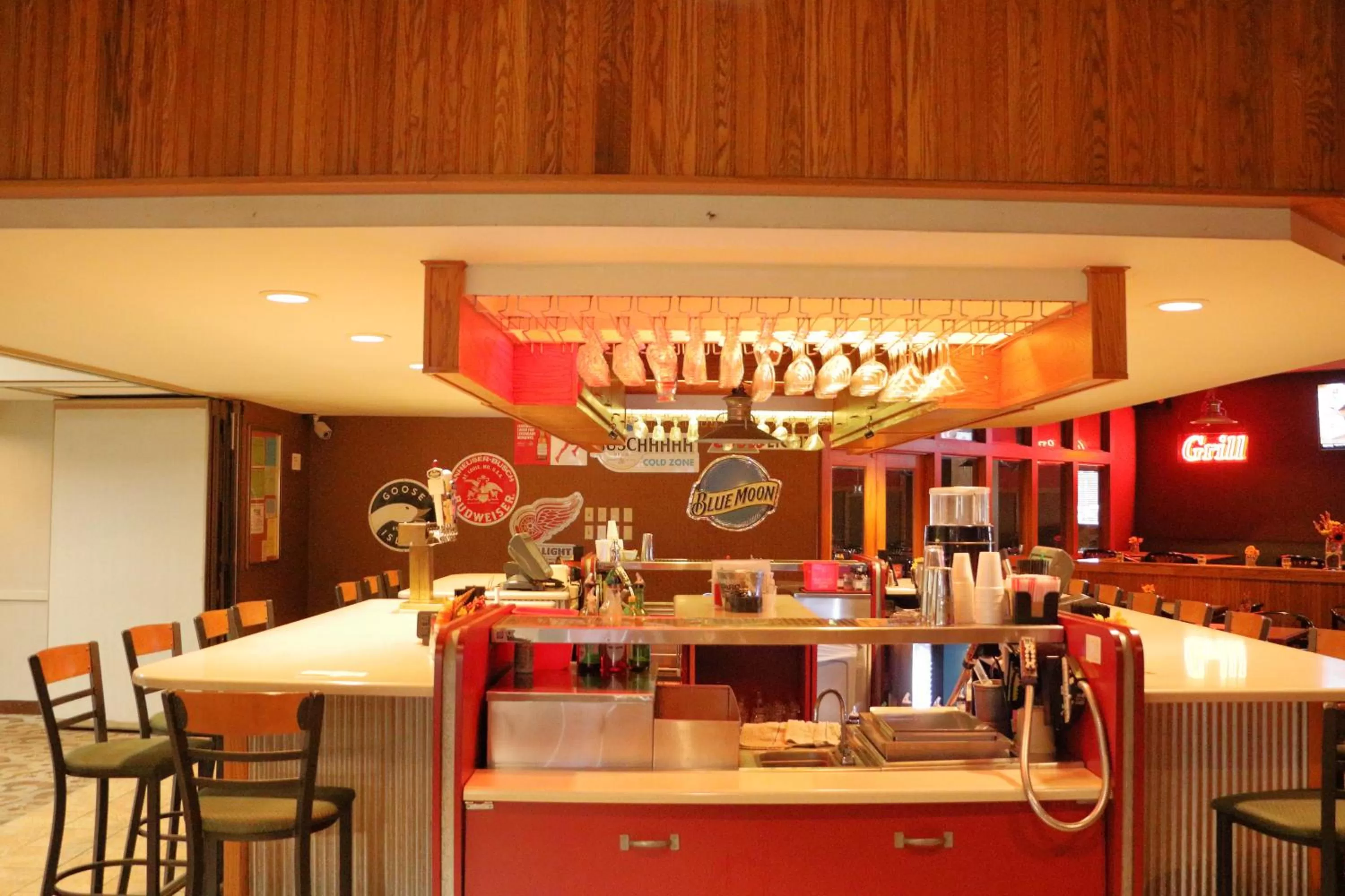 Lounge or bar in Ramada by Wyndham Alpena