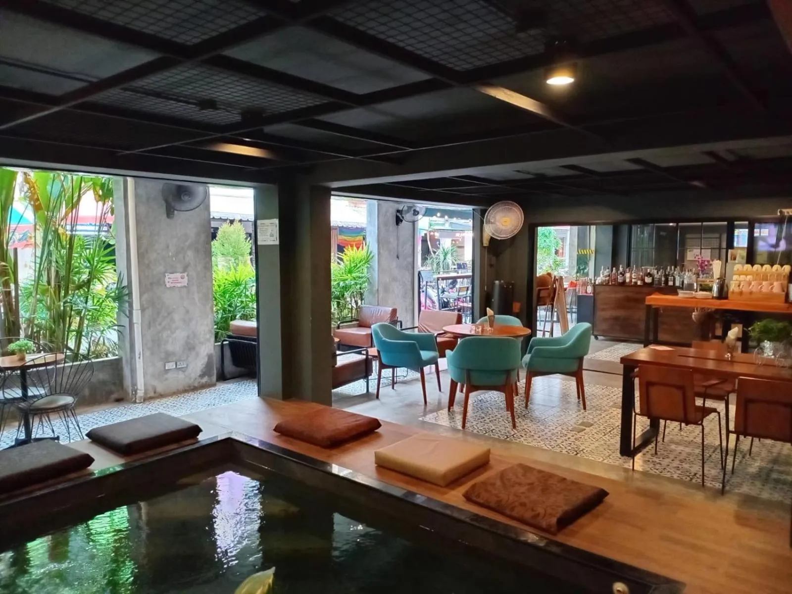 Restaurant/places to eat in BH Baan Paradise Hotel Patong