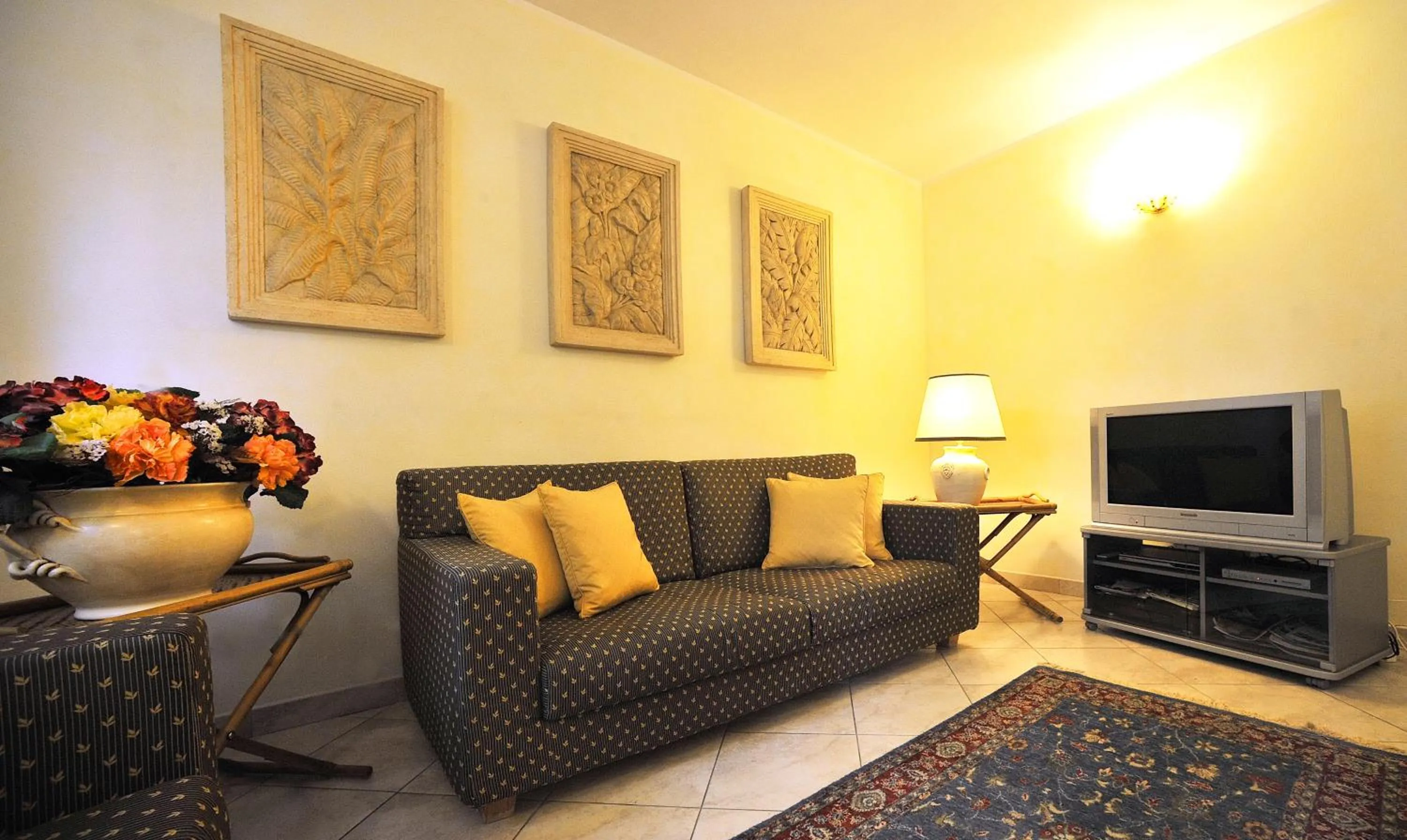 Communal lounge/ TV room in Hotel Riviera Blu