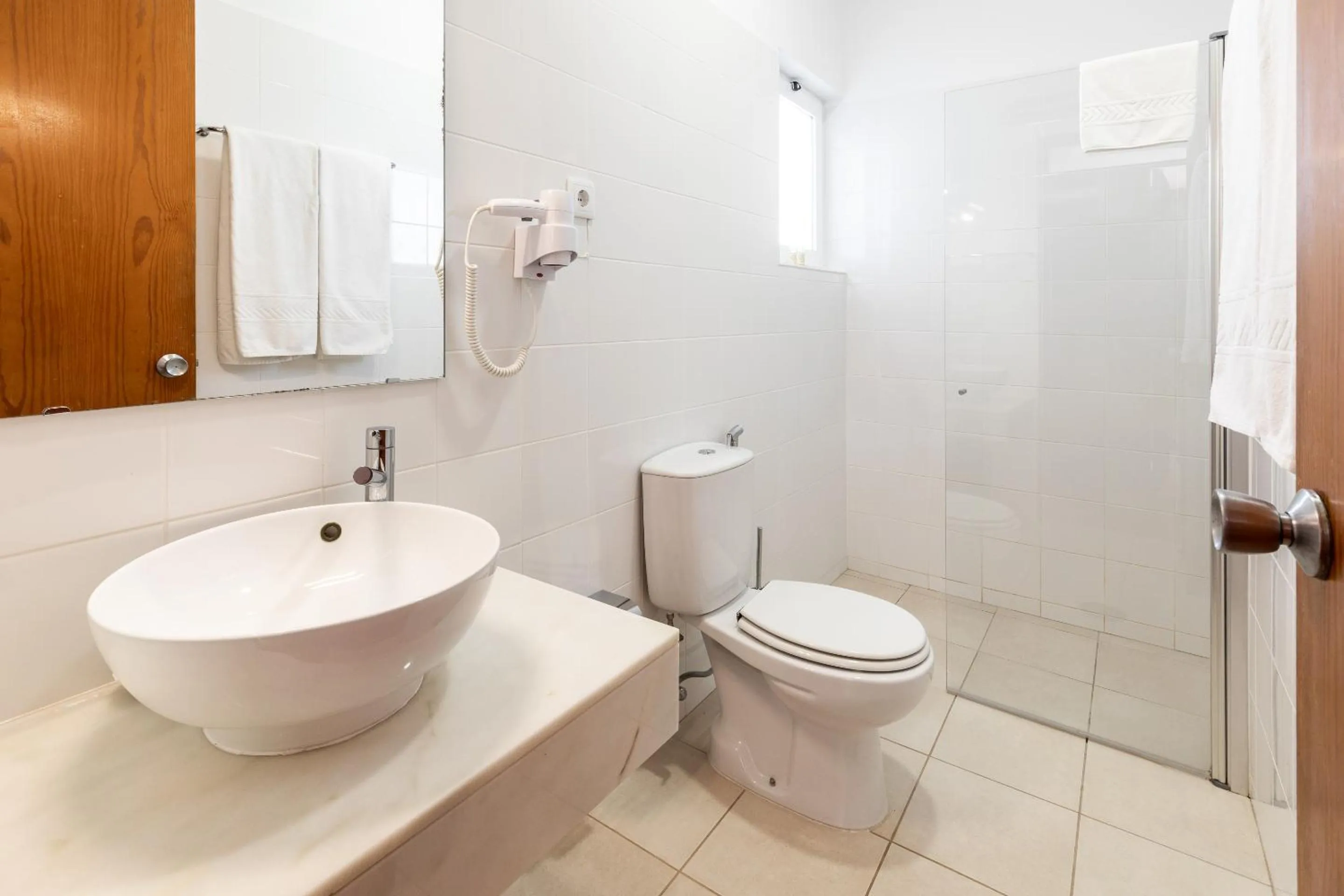 Bathroom in Apartamentos Turisticos Pinhal Da Marina