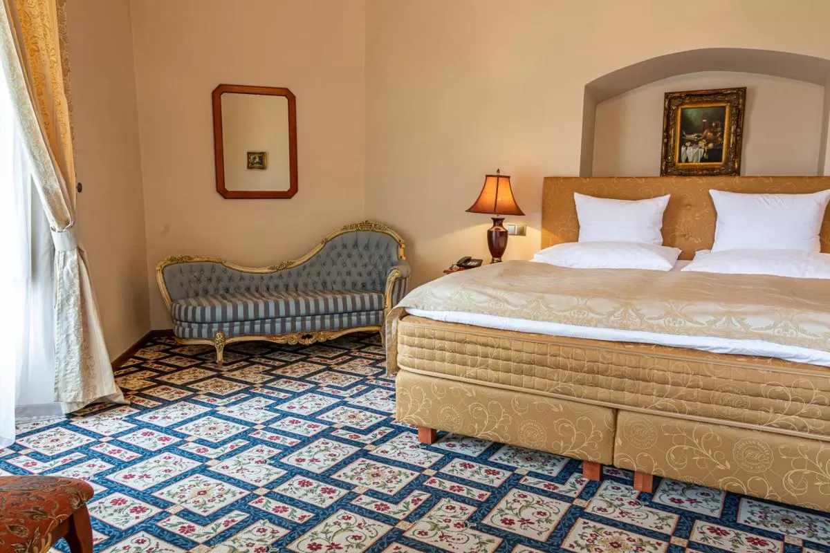 Bedroom, Bed in Chateau Zbiroh