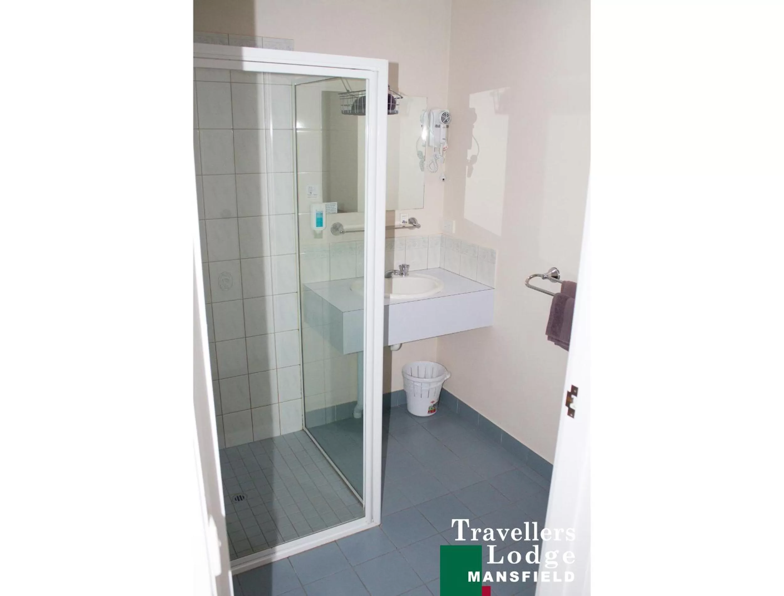 Bathroom in Mansfield Travellers Lodge