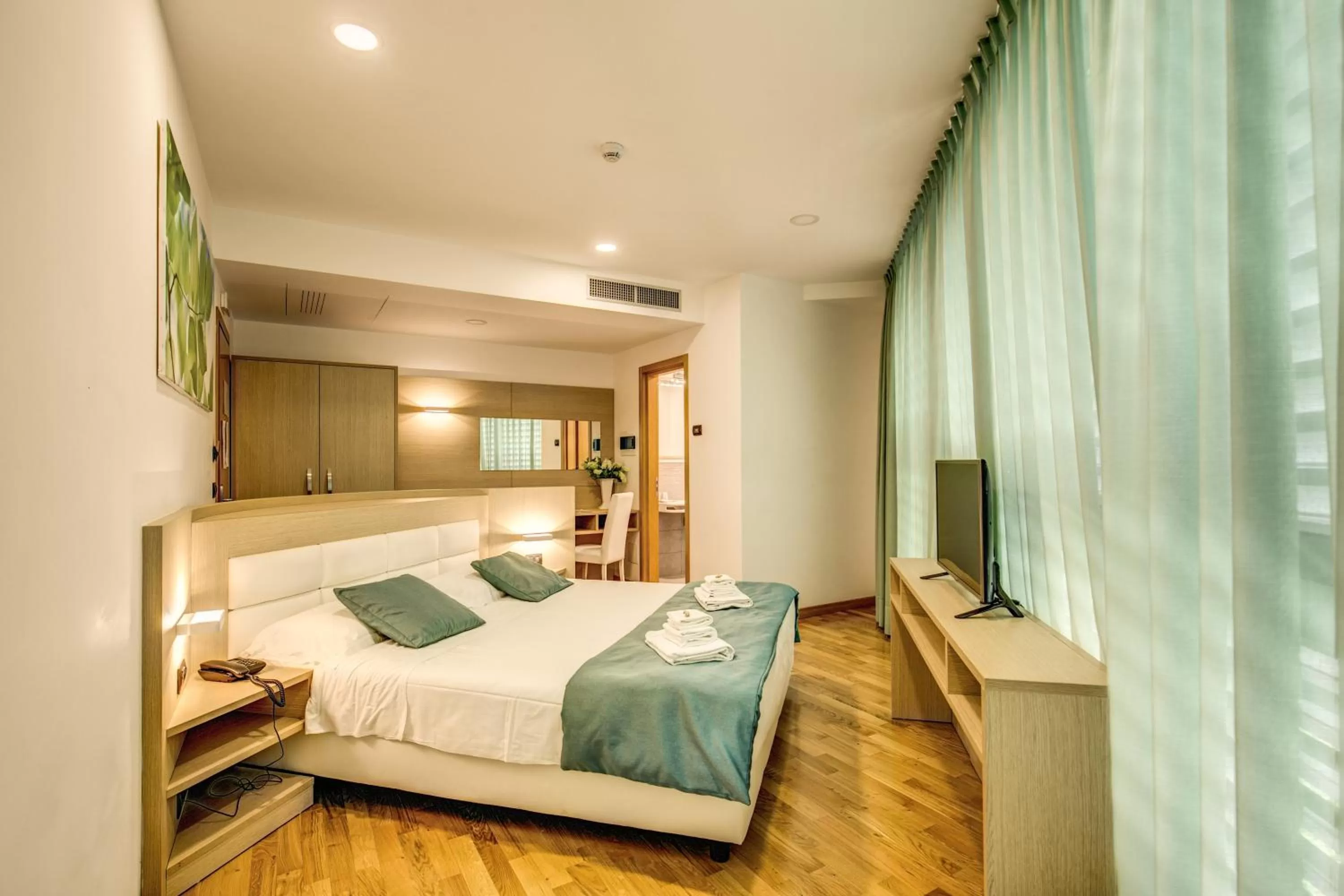 Photo of the whole room, Bed in Ginevra Palace Hotel