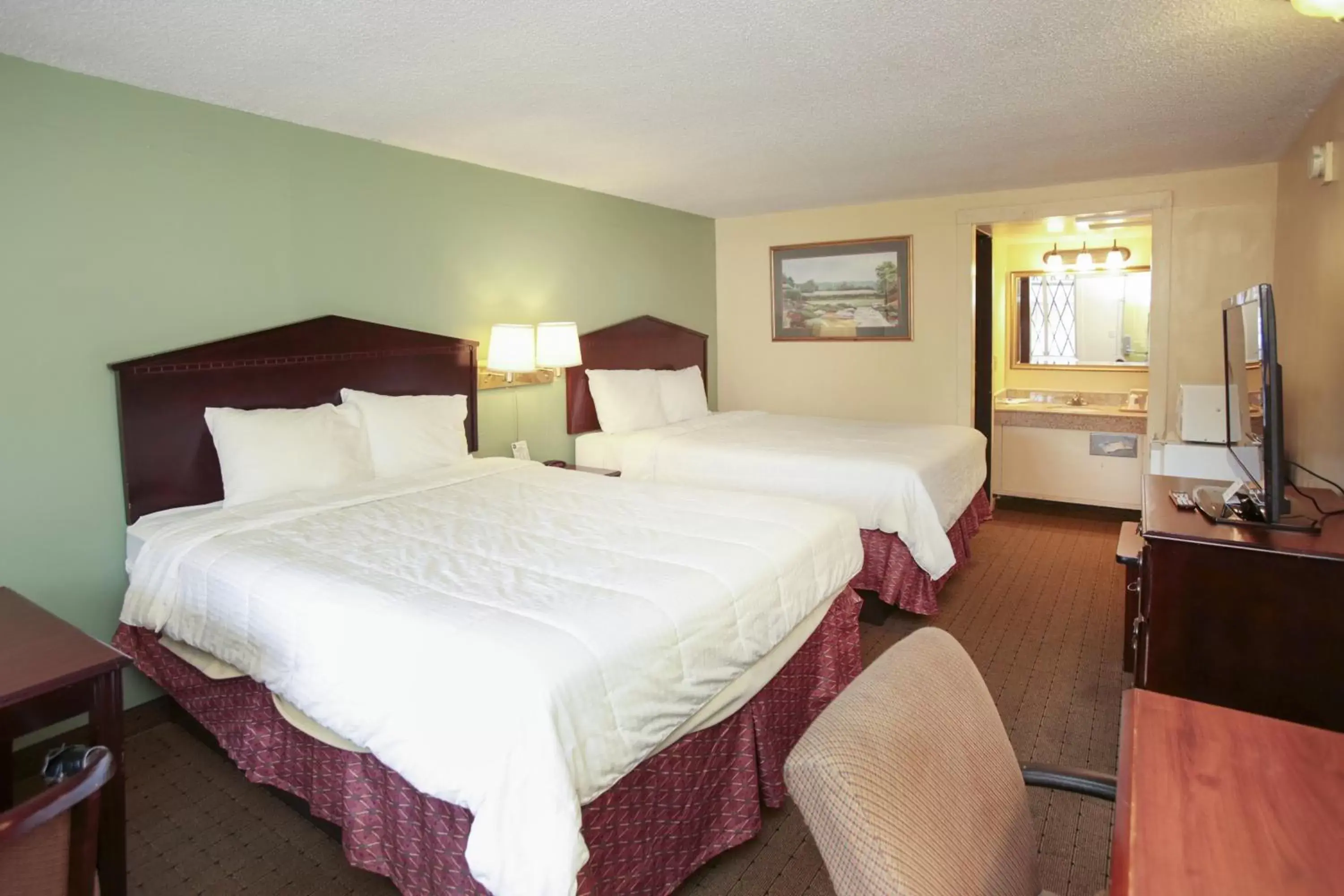 Double Room - Disability Access in Knights Inn - Battle Creek Double Room - Disability Access in Knights Inn - Battle Creek