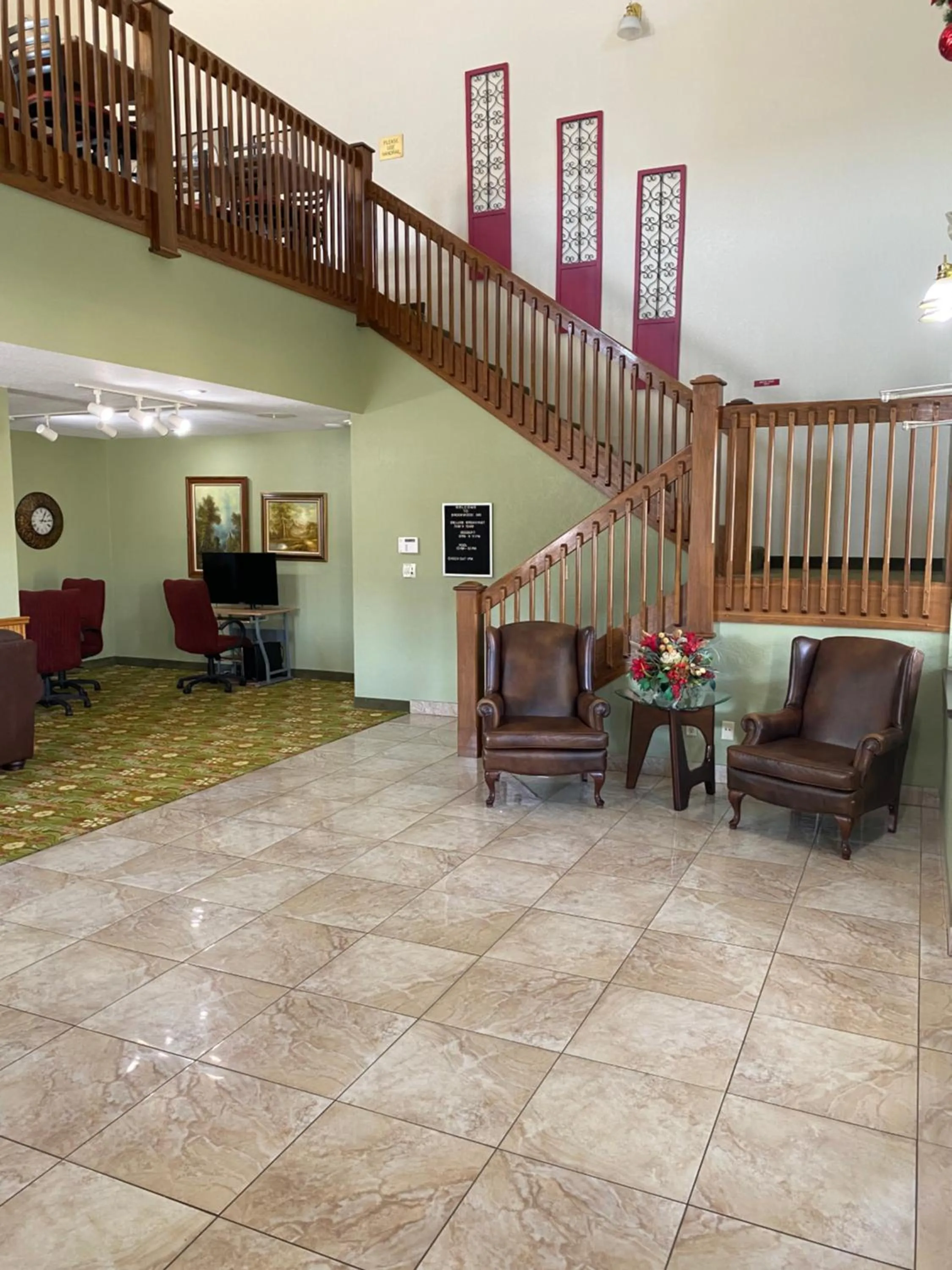 Seating area in Brookwood Inn Branson