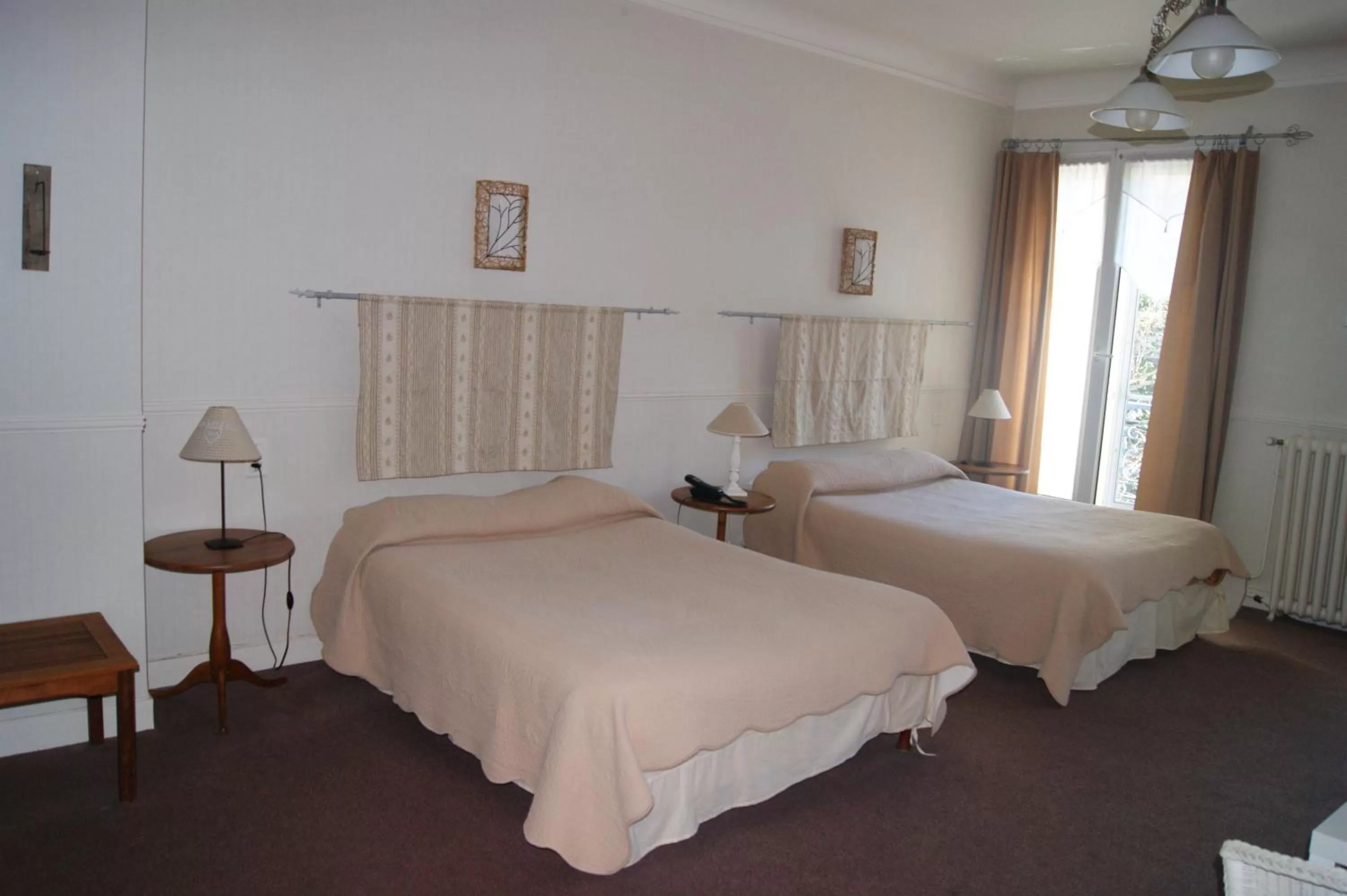 Bedroom in Hôtel Central