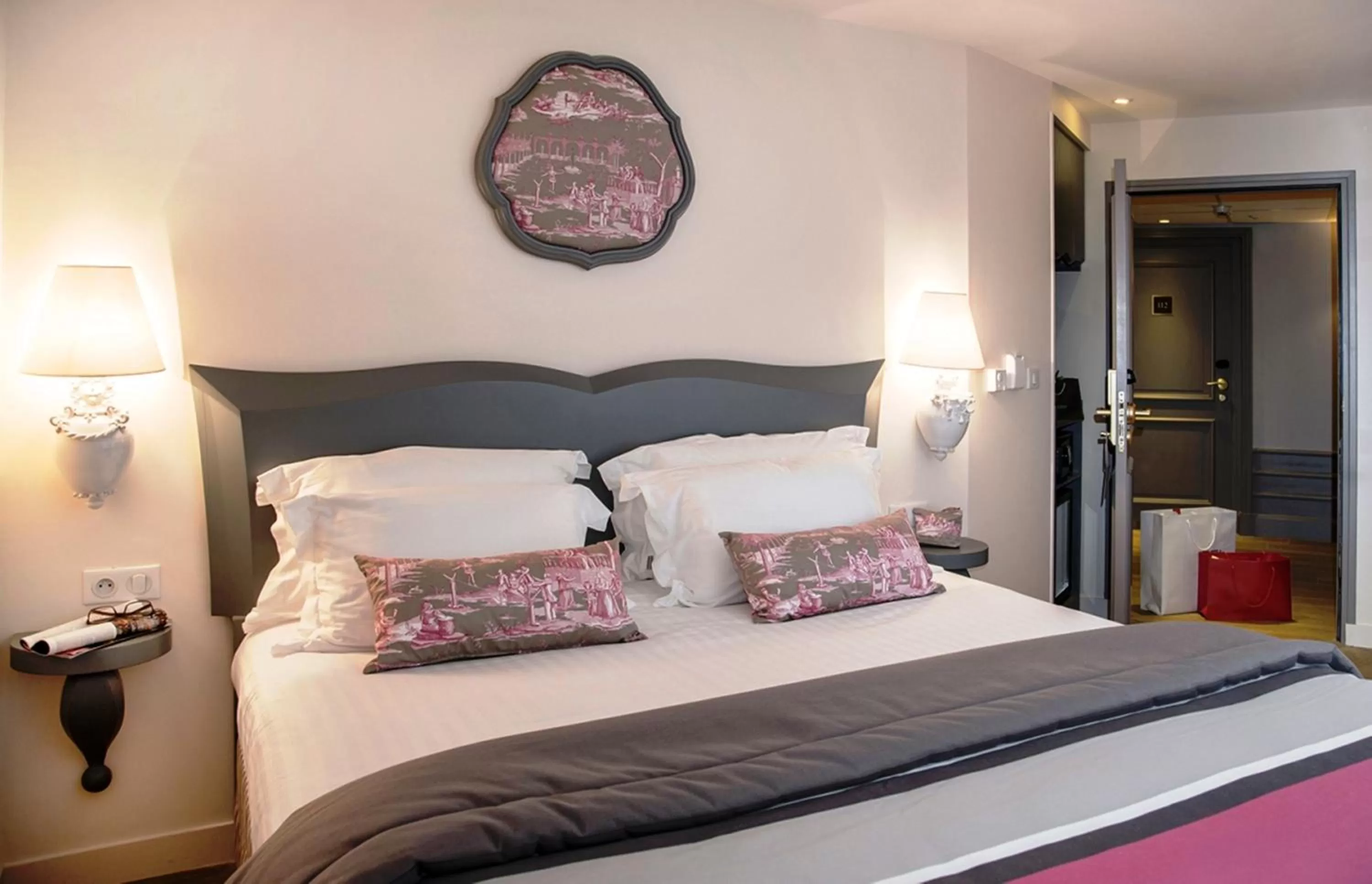 Bed in Relais des Trois Châteaux Hôtel-Restaurant - Teritoria