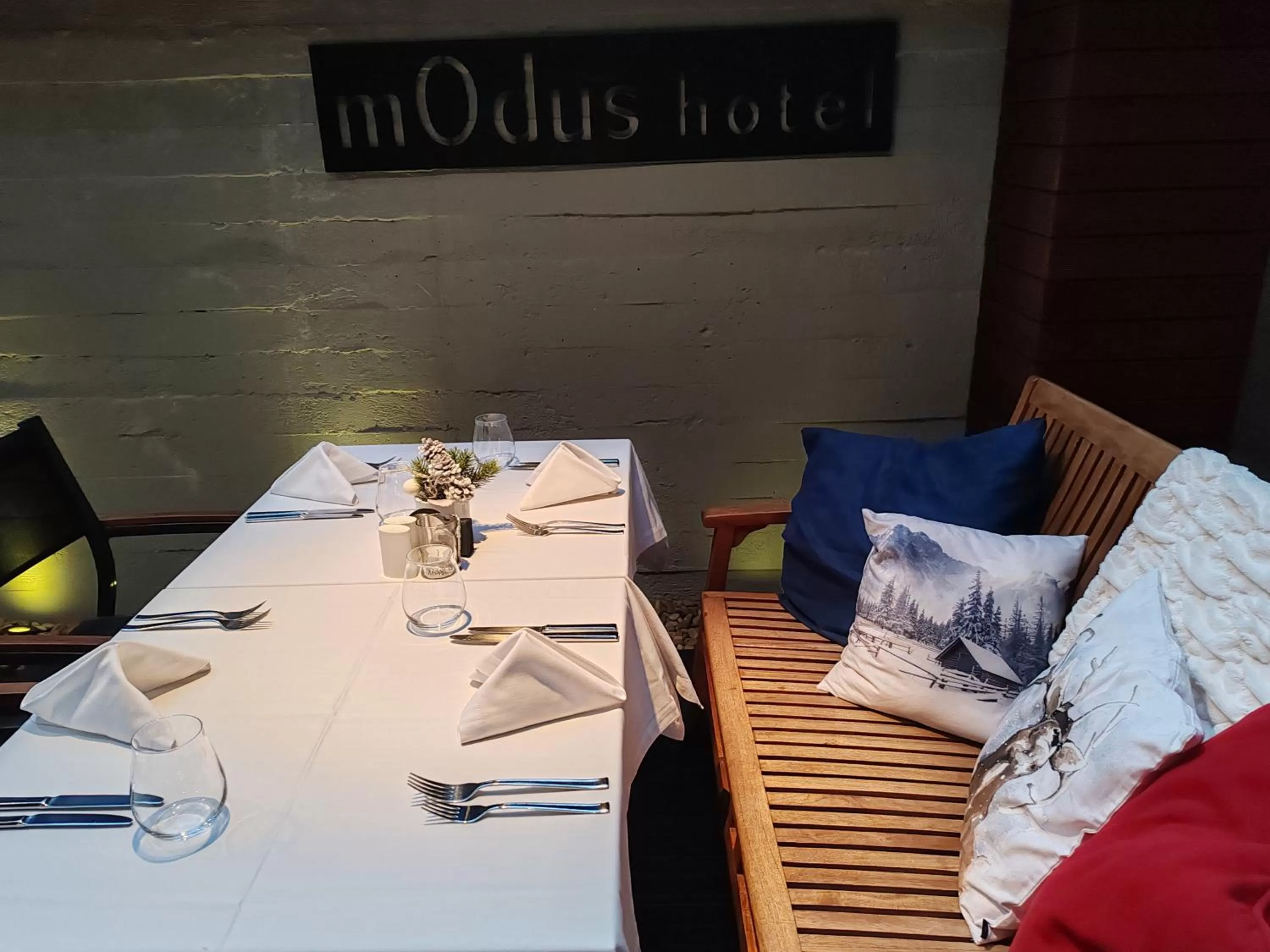 Restaurant/places to eat in mOdus Hotel