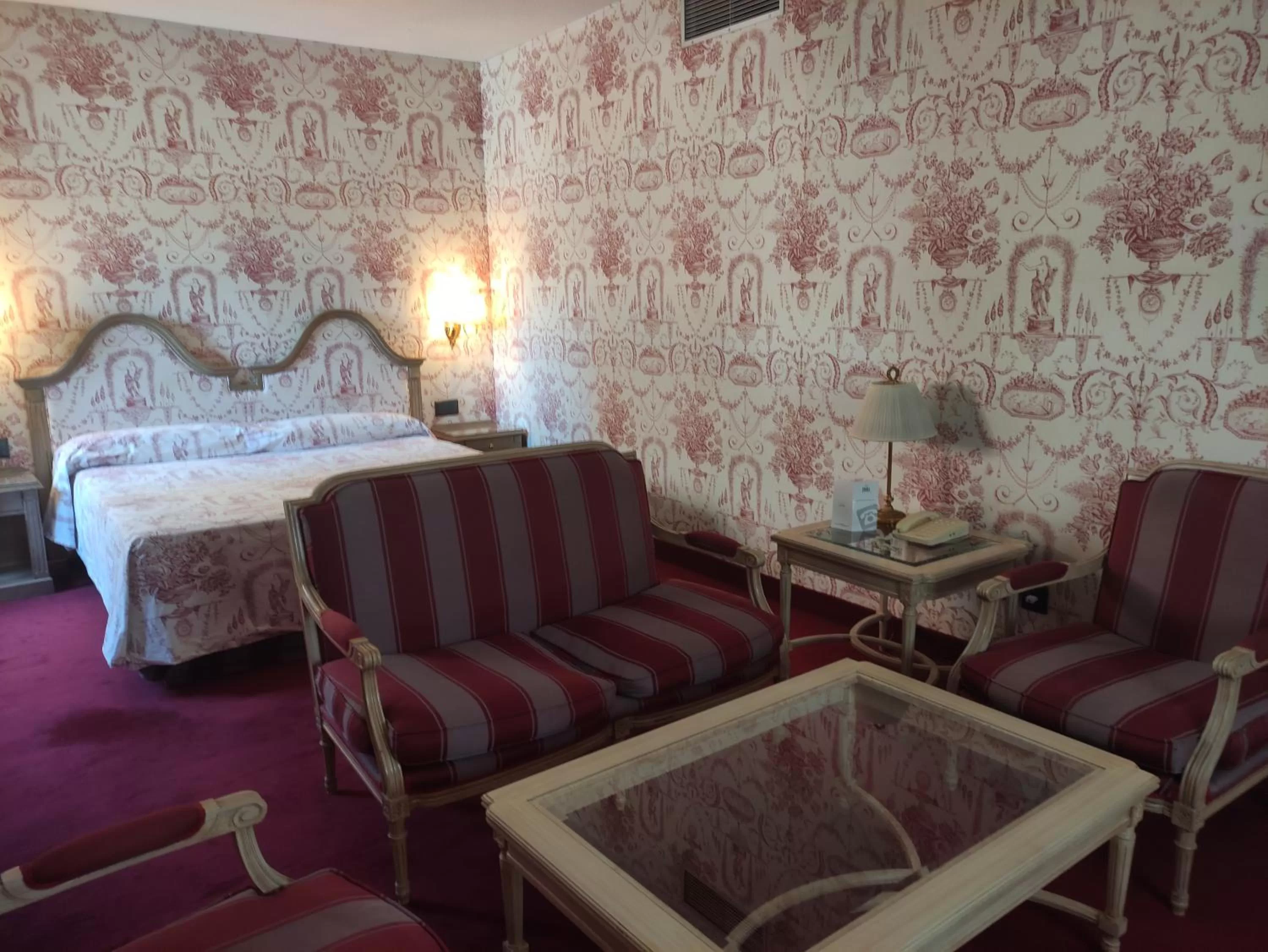 Photo of the whole room, Bed in Hotel Ébora by Vivere Stays