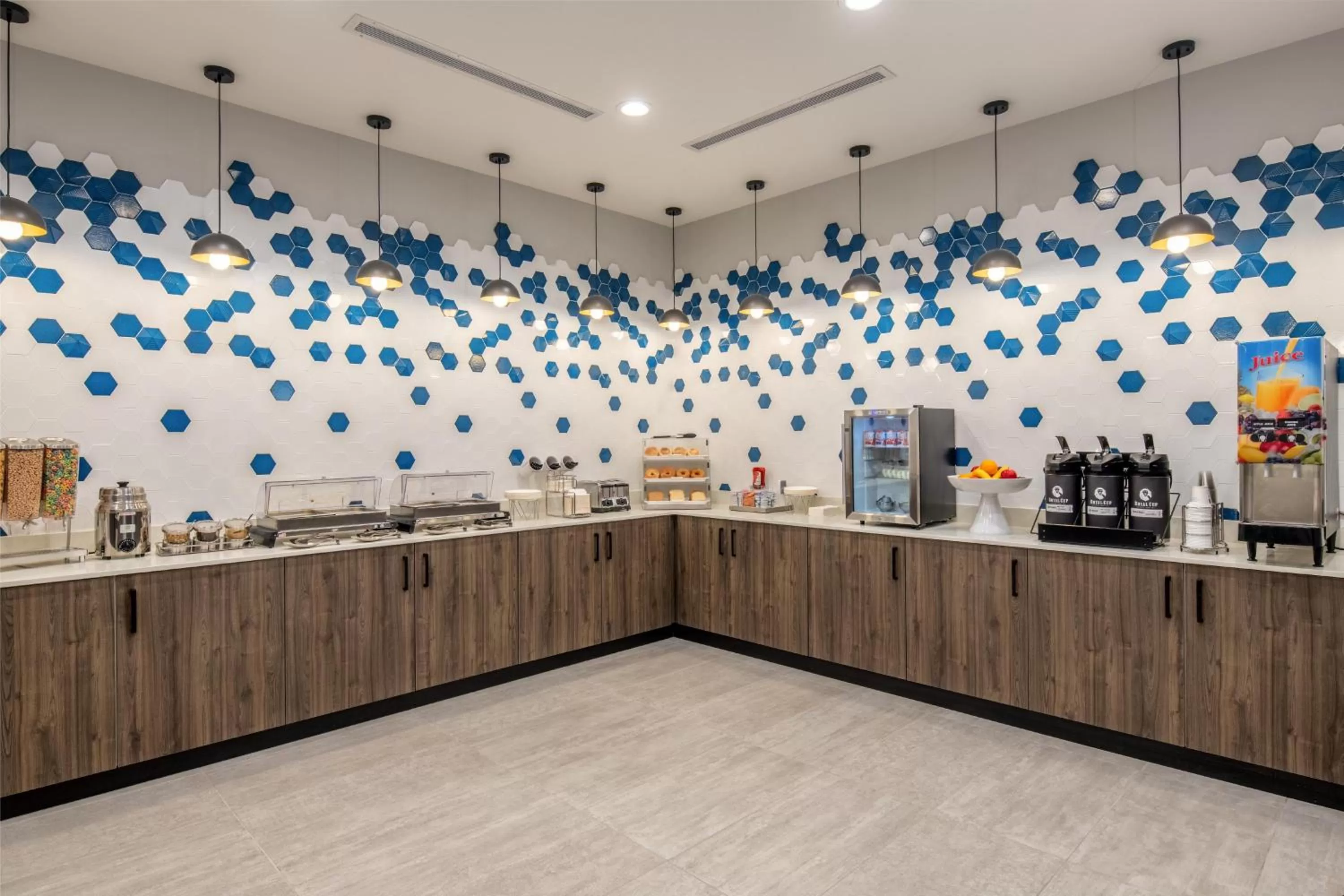 Continental breakfast in La Quinta Inn & Suites by Wyndham Spokane Downtown