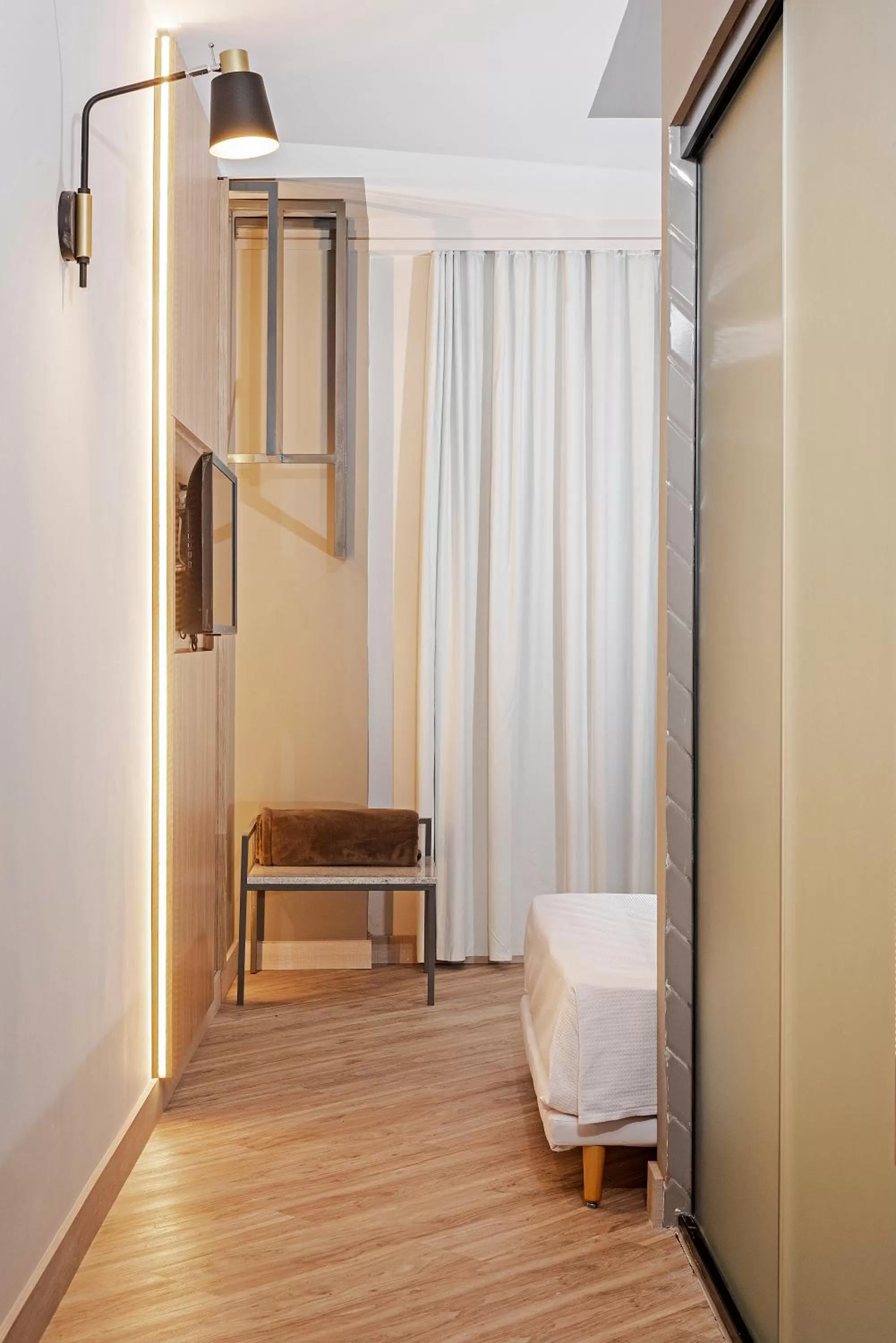 Photo of the whole room, Bed in Slim Curitiba Alto da XV