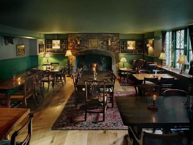 Lounge or bar in The Lamb Inn