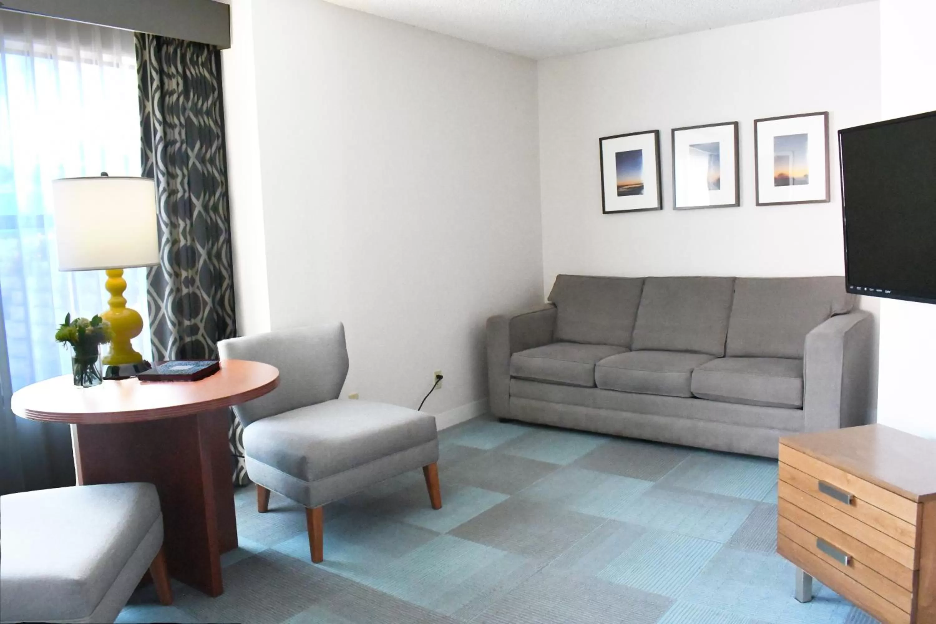 Non-View Cove Two-Bedroom Suite with Two Bathrooms in La Jolla Cove Suites