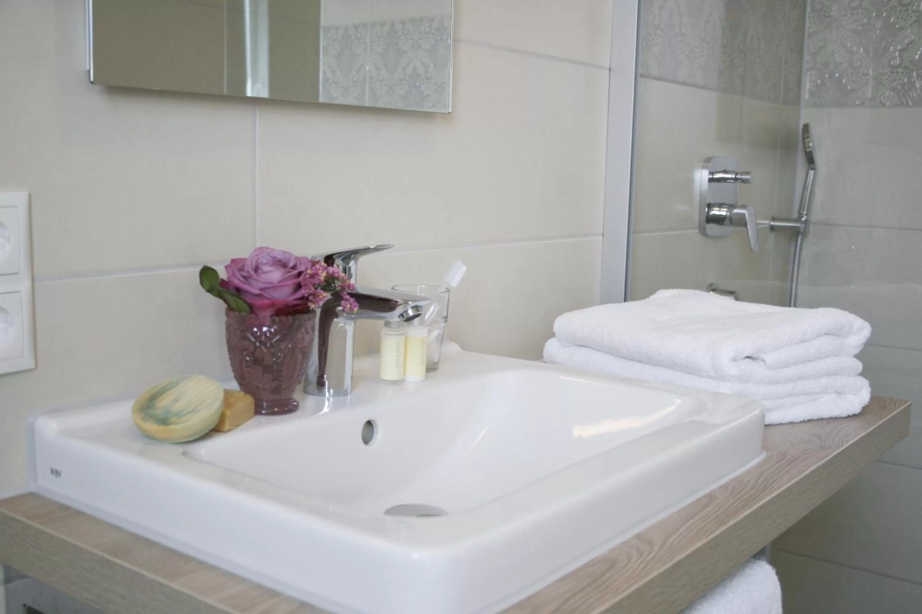 Bathroom in Hotel Claro Garni