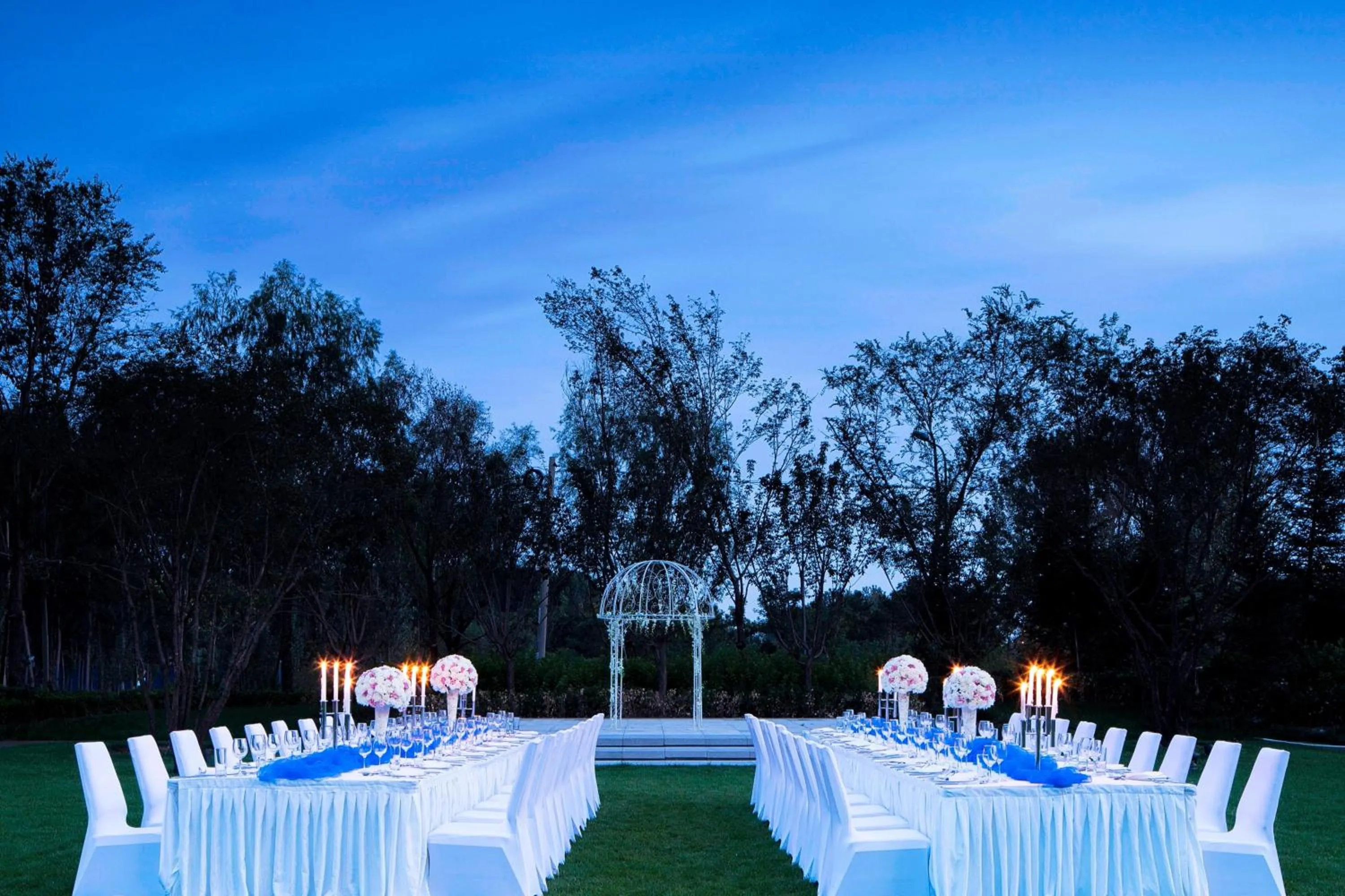 Banquet/Function facilities, Swimming Pool in Sheraton Langfang Chaobai River Hotel