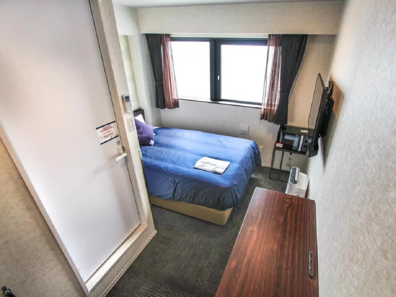 Photo of the whole room, Bed in HOTEL LiVEMAX Kyoto Kamogawamae
