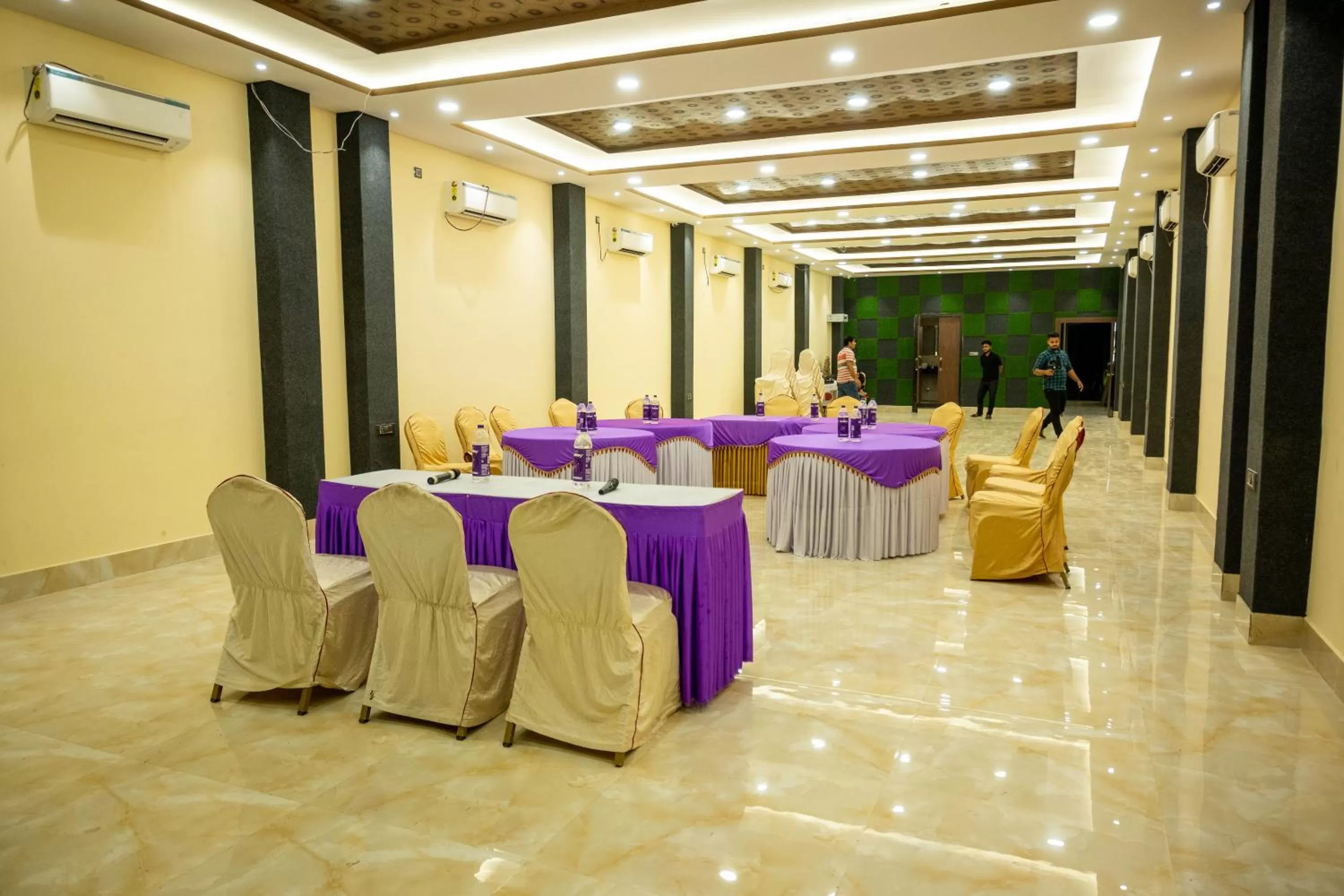 Business facilities, Banquet Facilities in Vinayak Bhavan By Vinayak Hotels