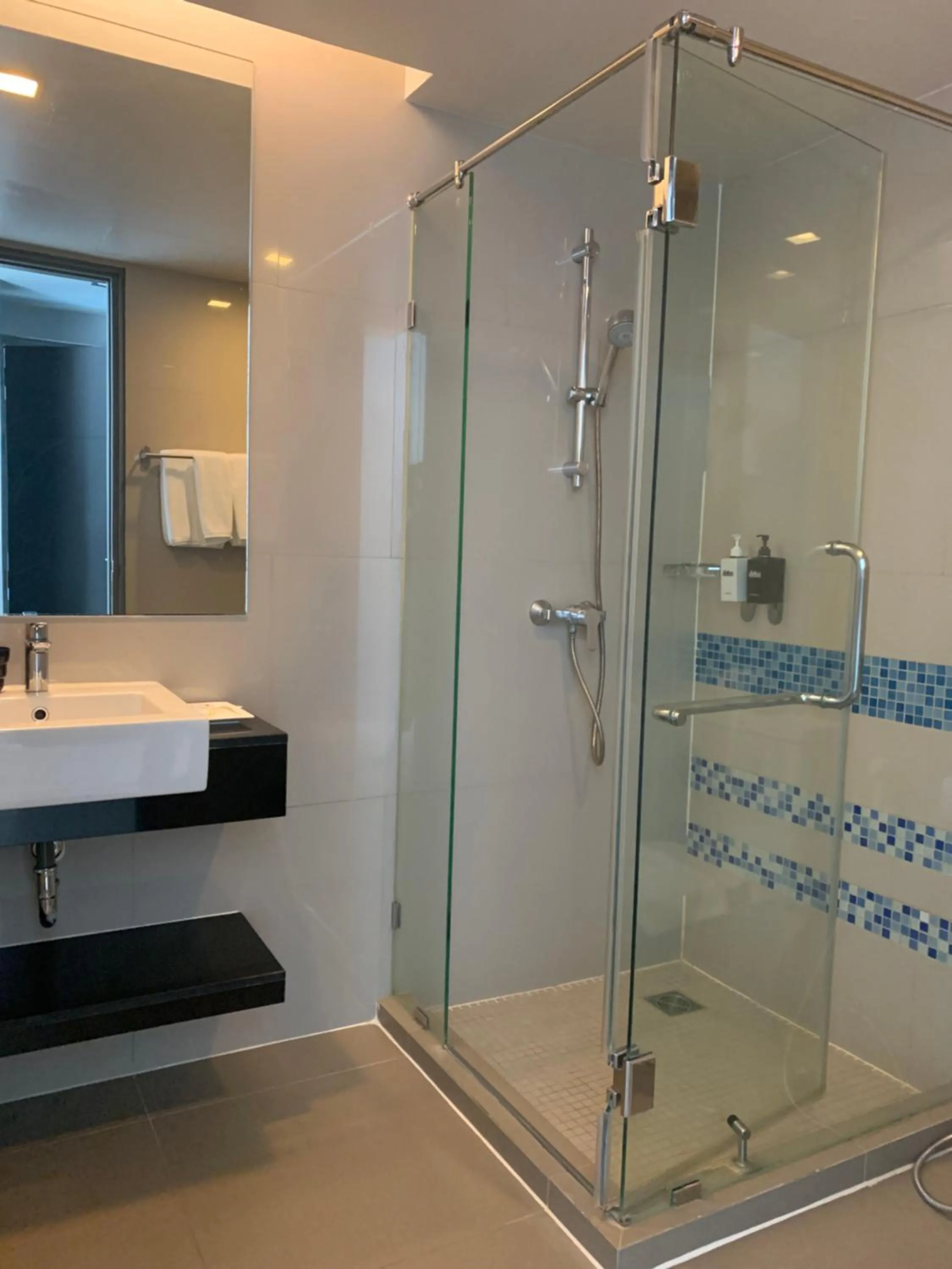 Shower in iSanook Bangkok