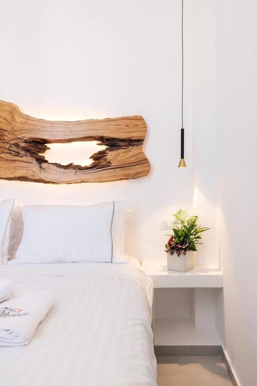 Bed in Sunset Paraportiani Rooms