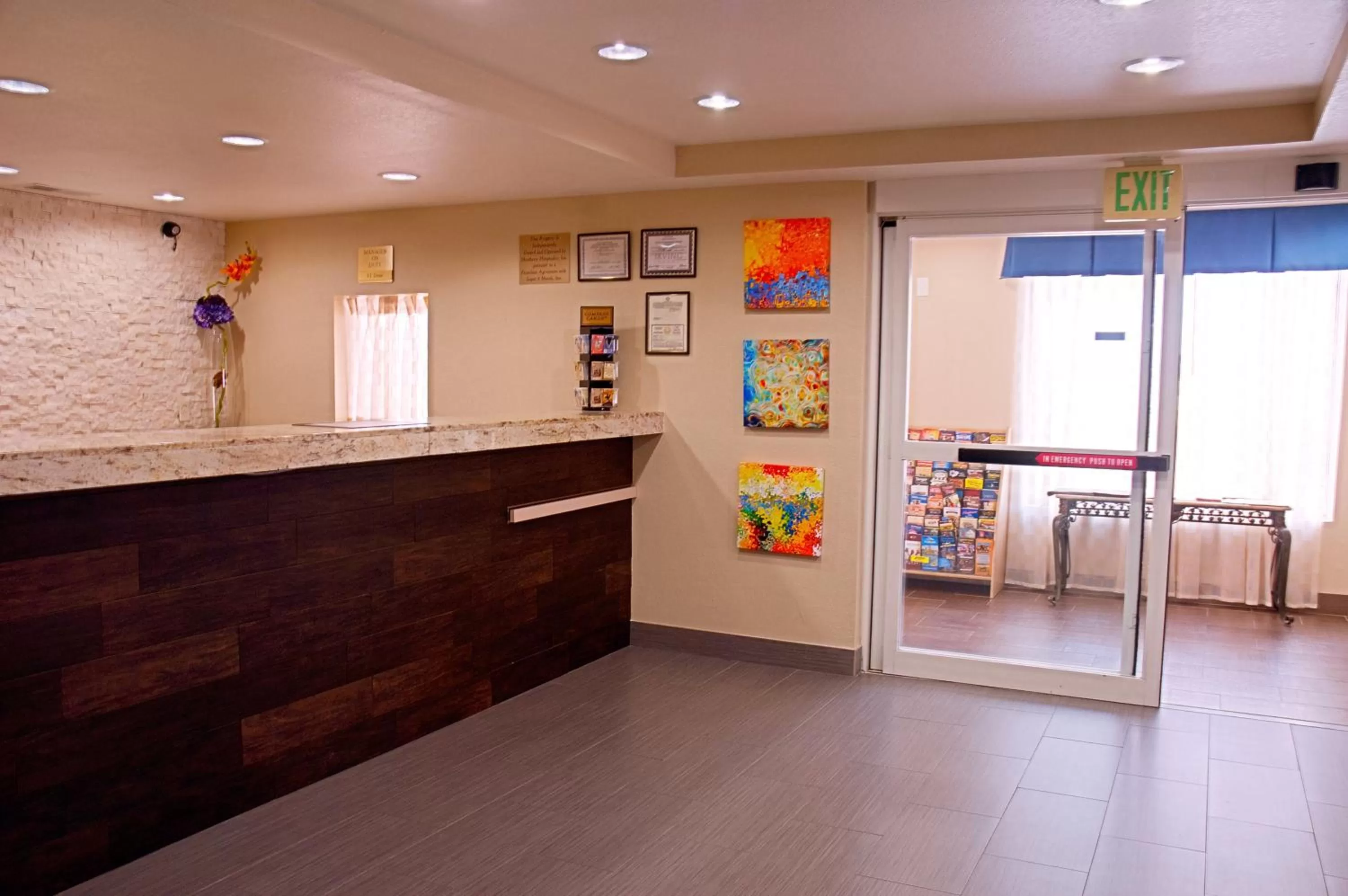 Lobby or reception in Super 8 by Wyndham Irving/DFW Apt/North