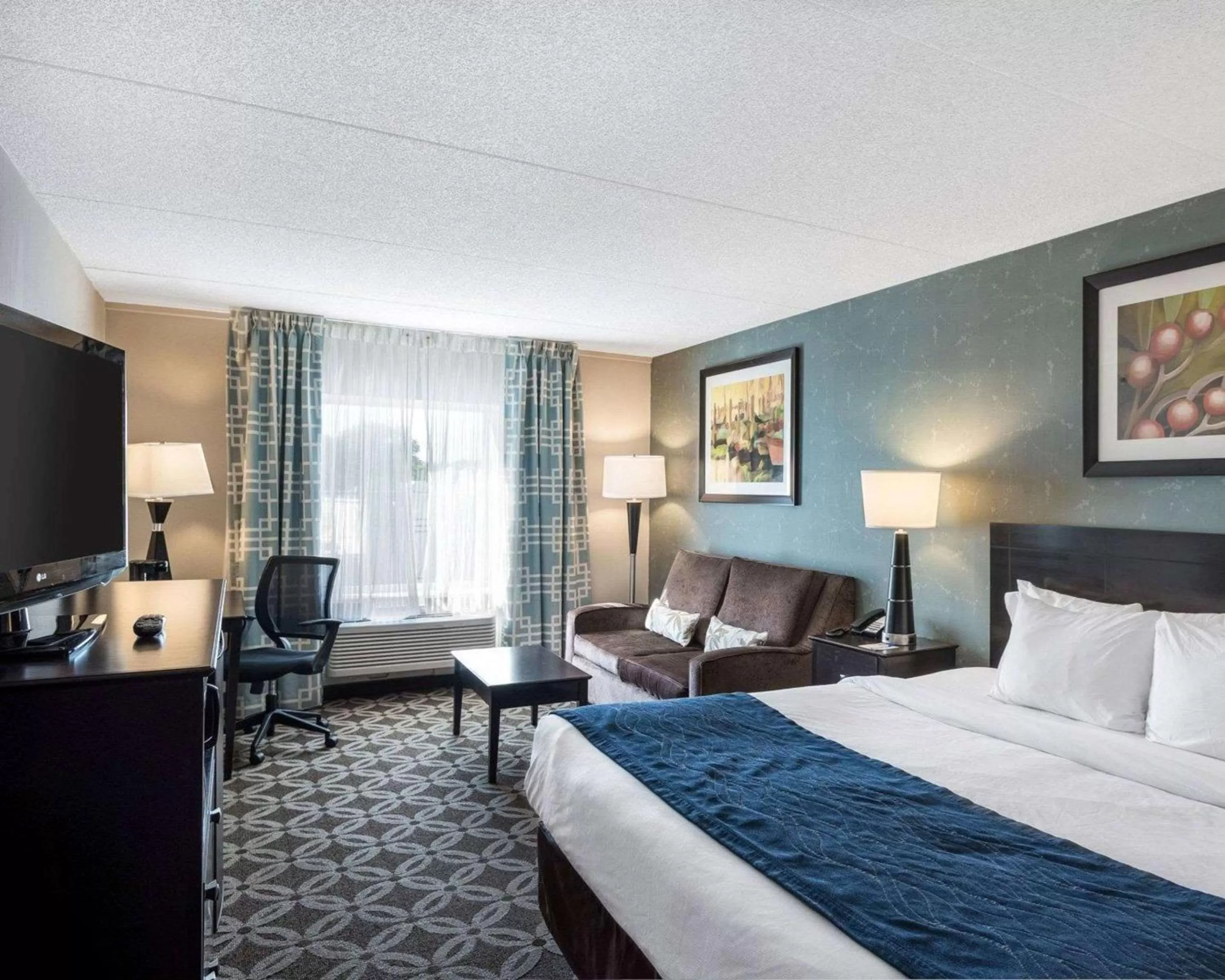 Photo of the whole room, Bed in Comfort Inn Rehoboth Beach