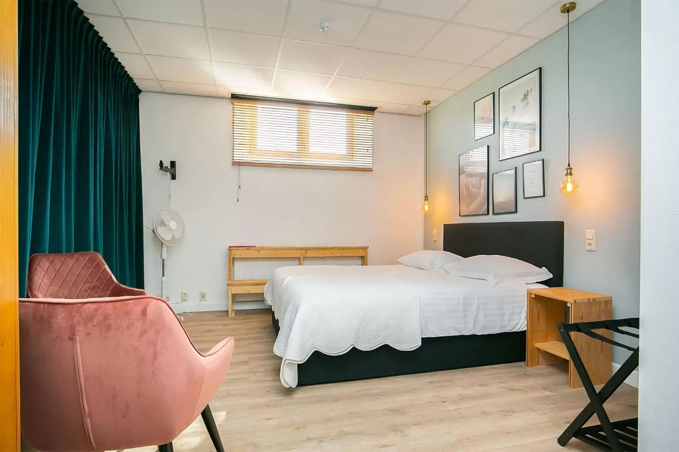 Double Room with Private Bathroom in B&B Unieck Double Room with Private Bathroom in B&B Unieck