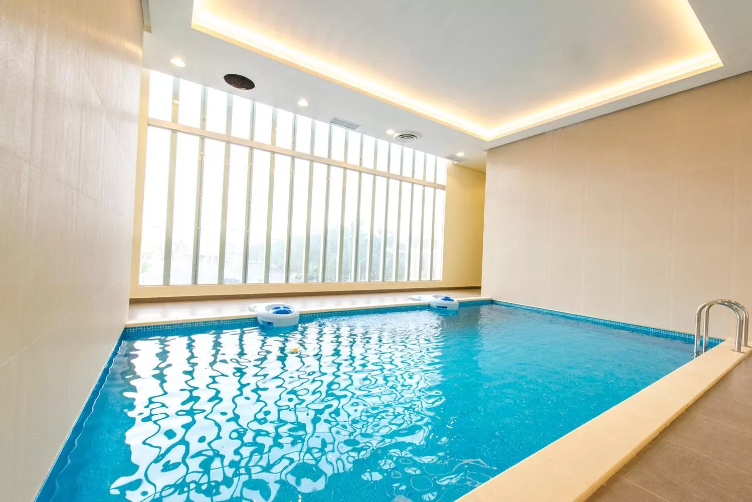 Hot Tub, Swimming Pool in Sedra Residence