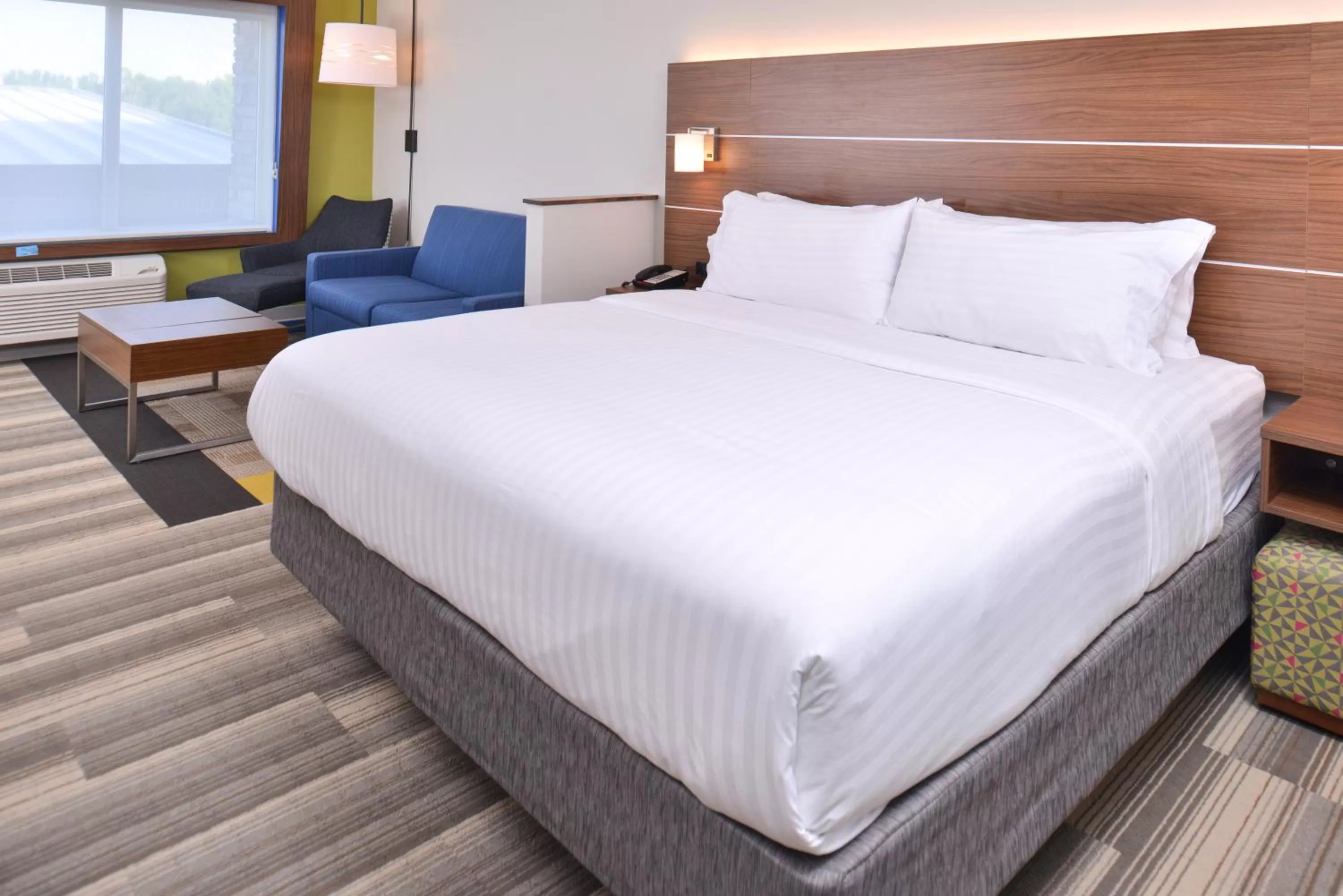 Photo of the whole room, Bed in Holiday Inn Express & Suites Omaha Airport by IHG