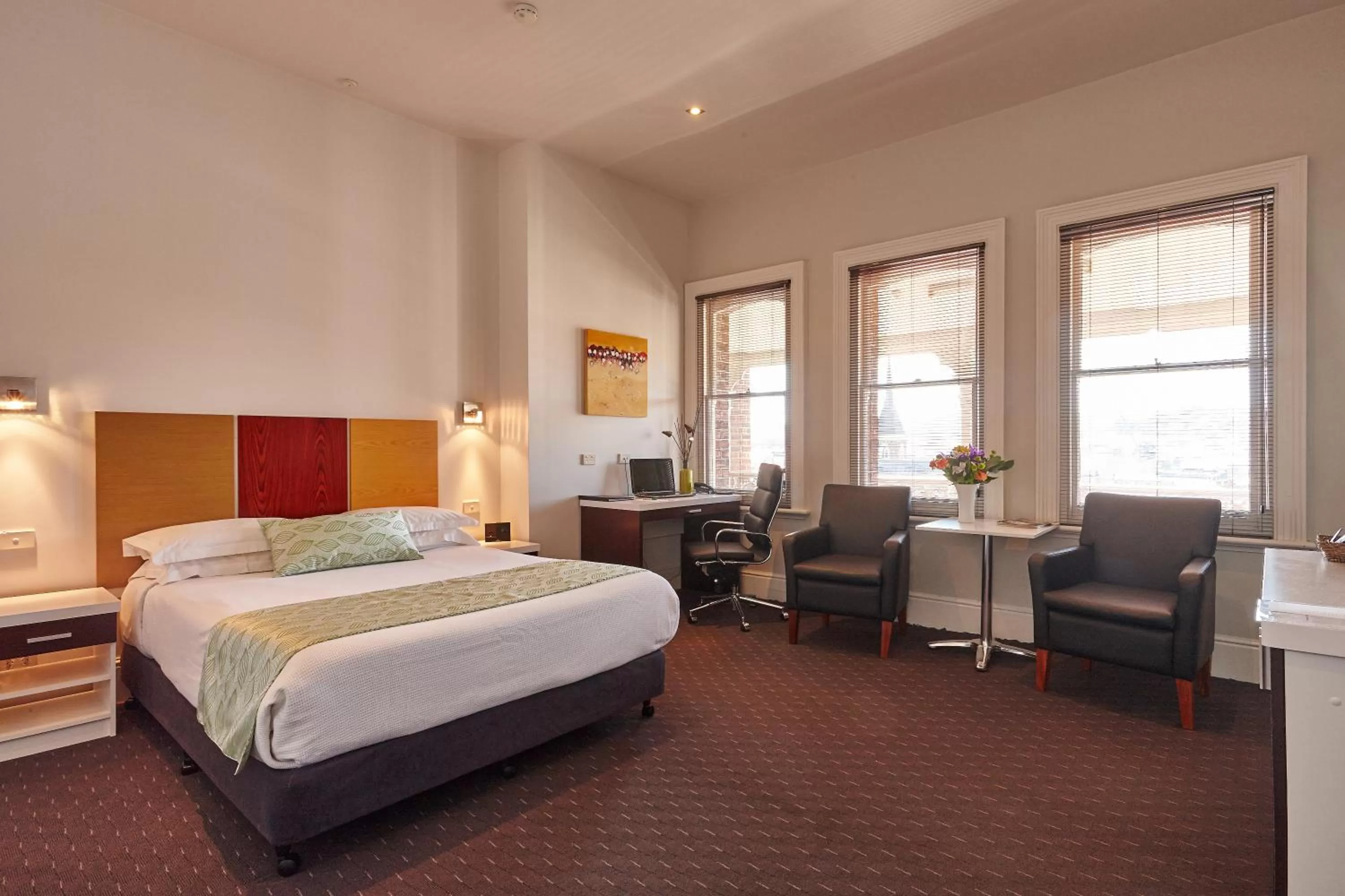 Seating area, Bed in Auldington Hotel