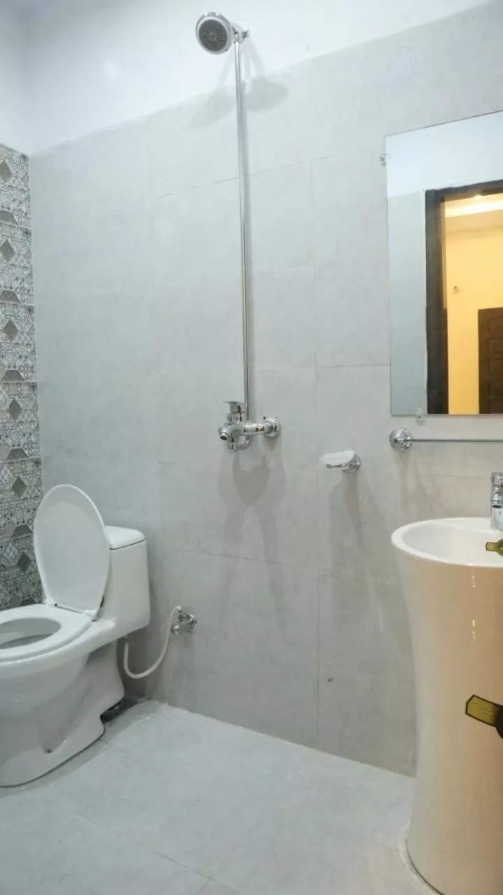 Bathroom in HOTEL DE SMART Multan