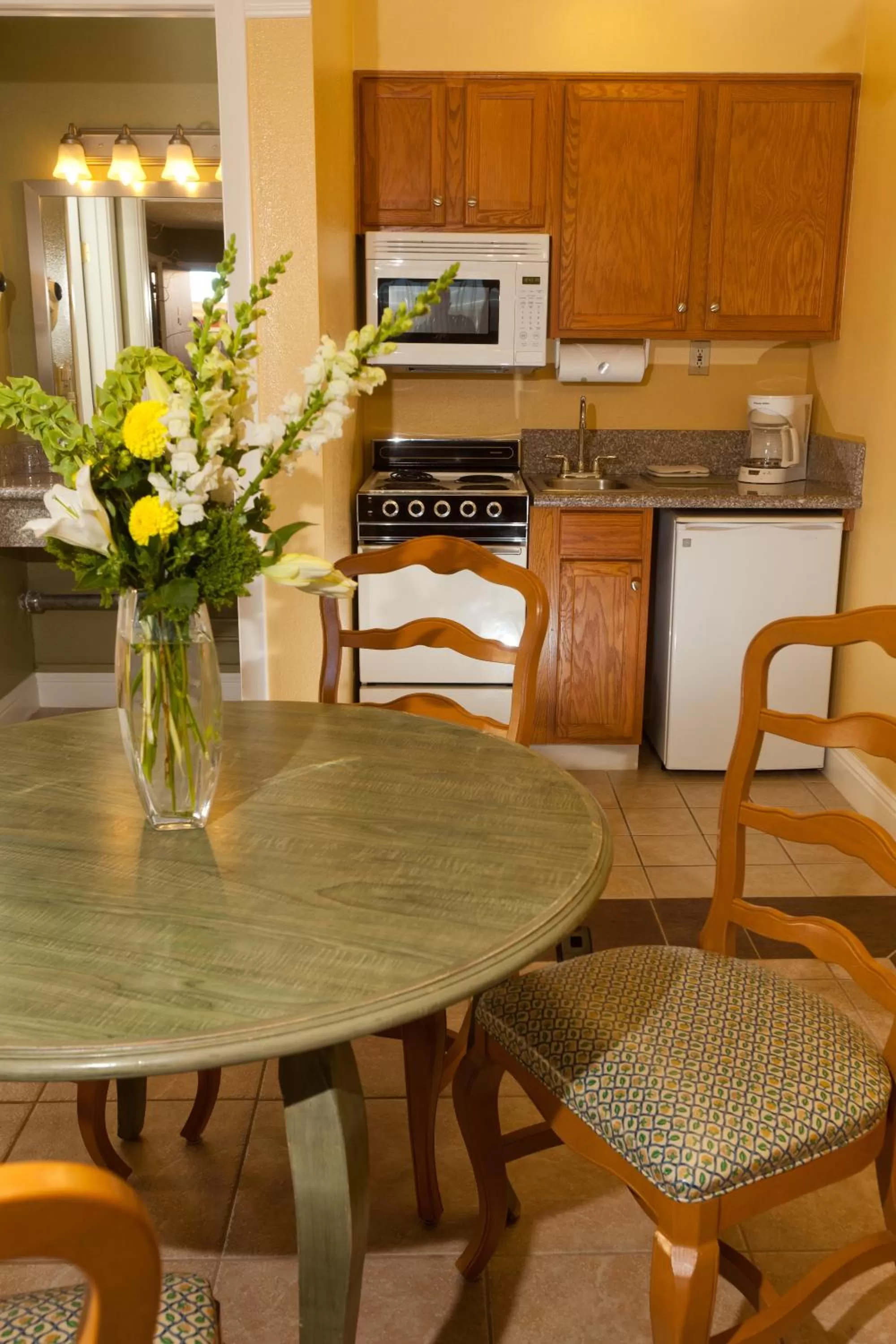 Kitchen or kitchenette in Legacy Vacation Resorts - Reno