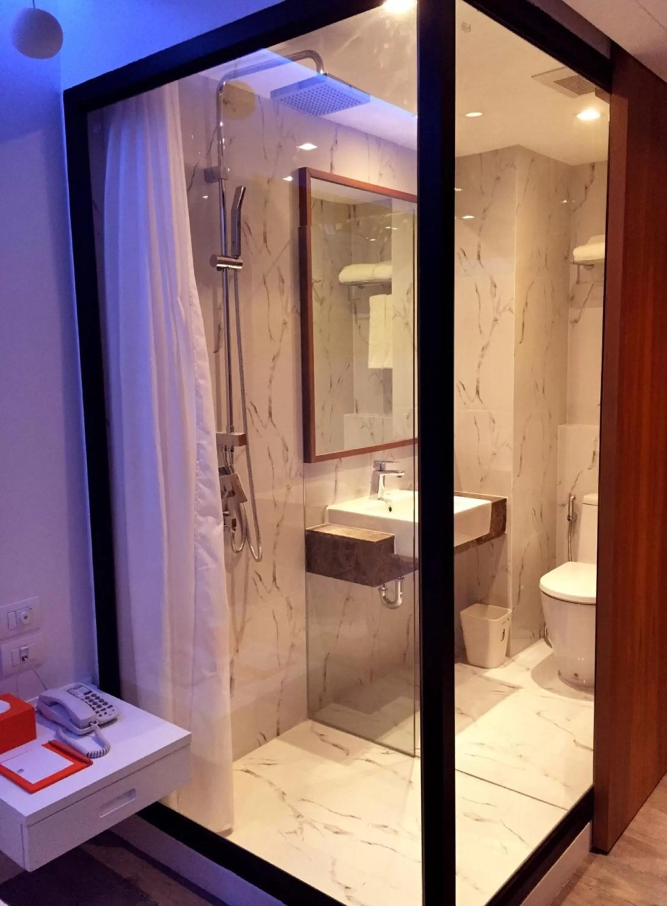 Shower in S Box Sukhumvit Hotel