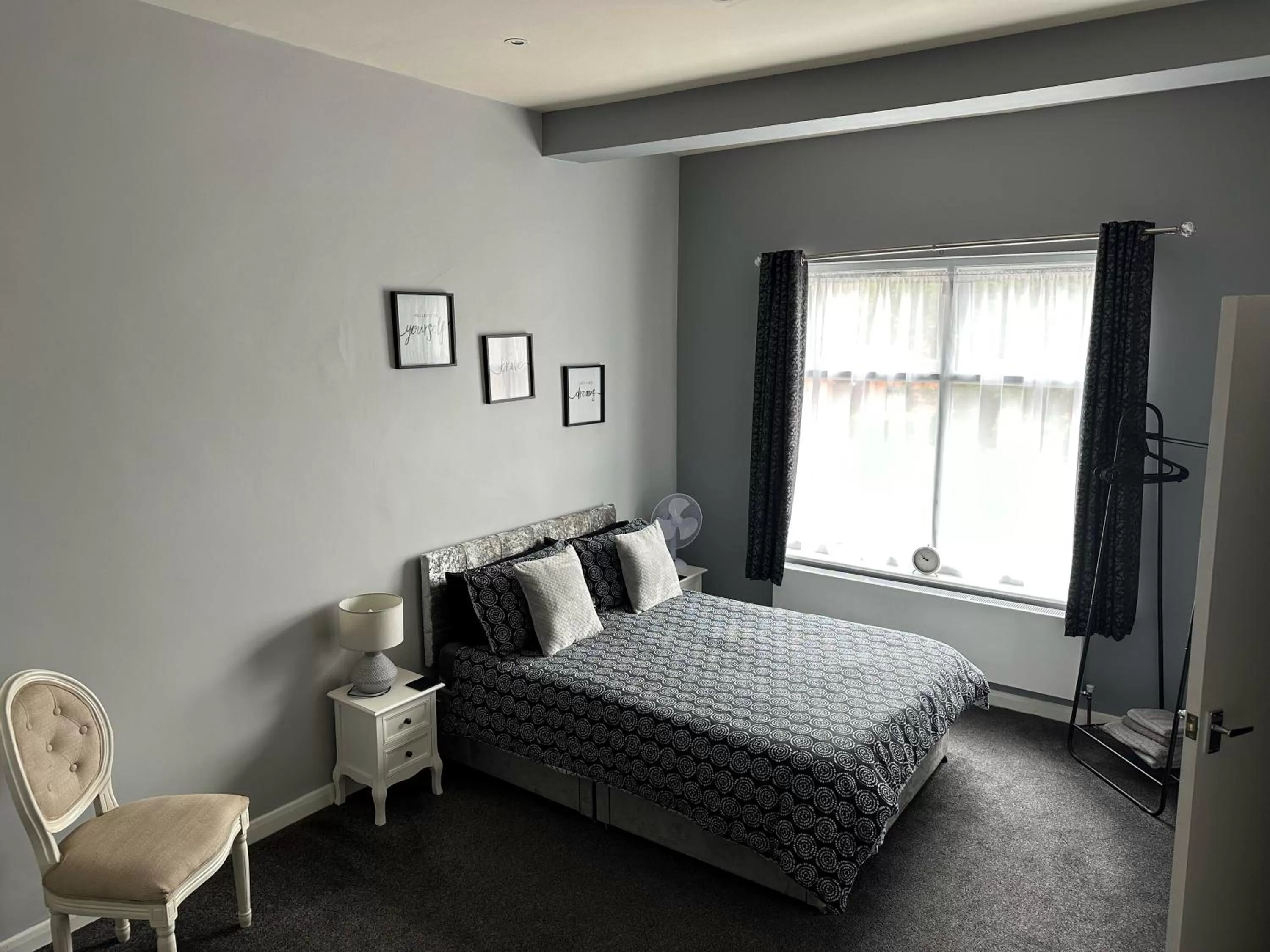 Bedroom, Bed in The Grosvenor Free house