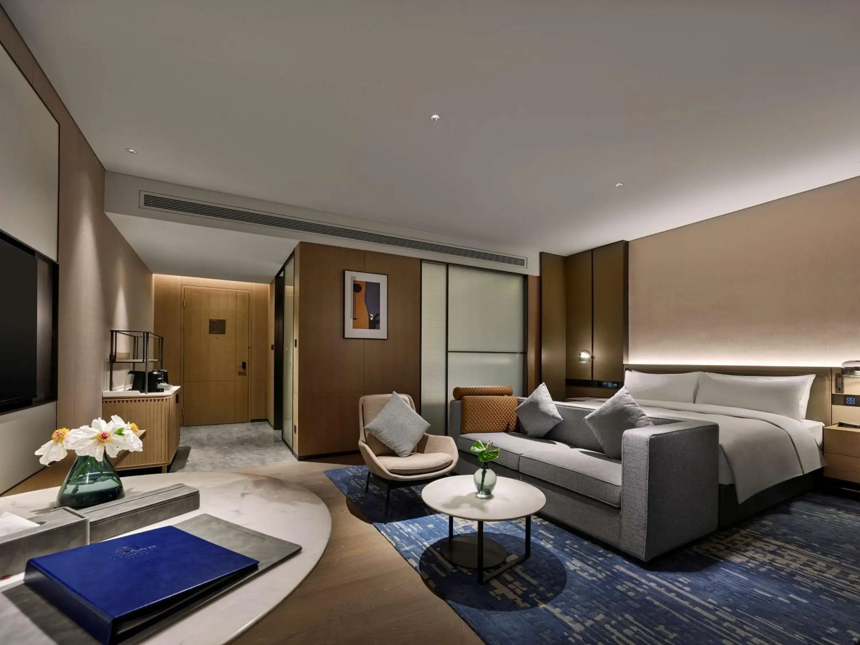 Premium King Room in DoubleTree by Hilton Chengdu Riverside - Close to Panda Base and Chengdu East Railway Premium King Room in DoubleTree by Hilton Chengdu Riverside - Close to Panda Base and Chengdu East Railway