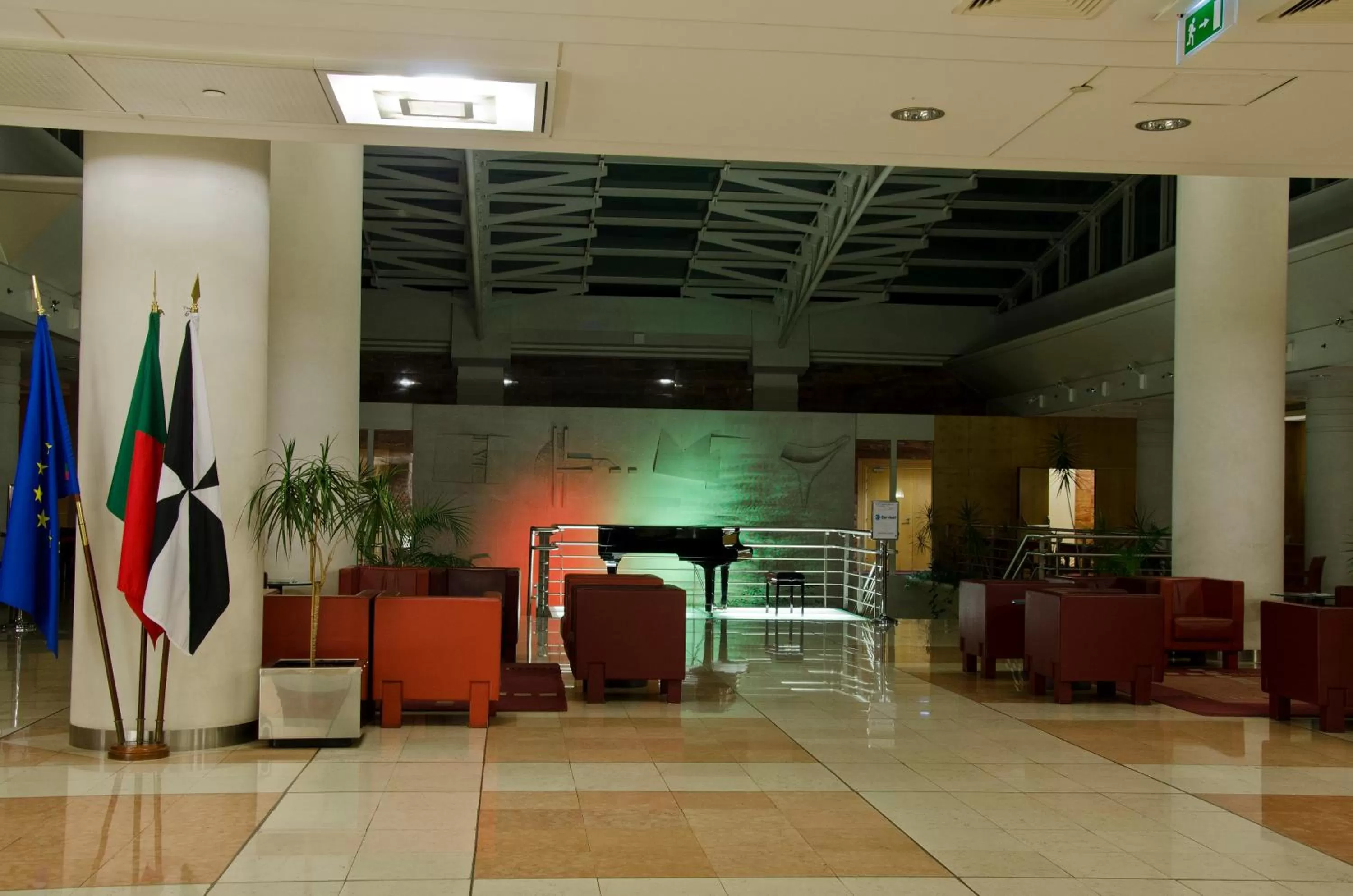 Lobby or reception in VIP Executive Entrecampos Hotel & Conference