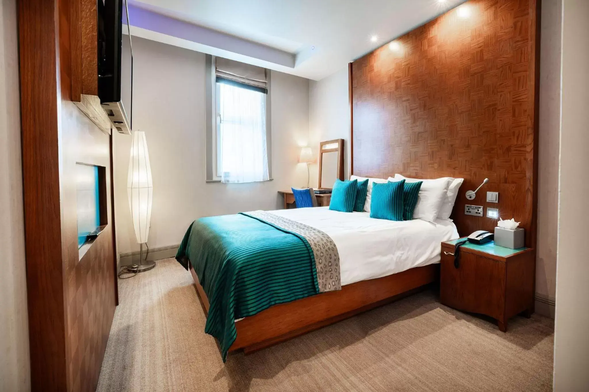 Silver Small Double Room in The Royal Yacht Silver Small Double Room in The Royal Yacht